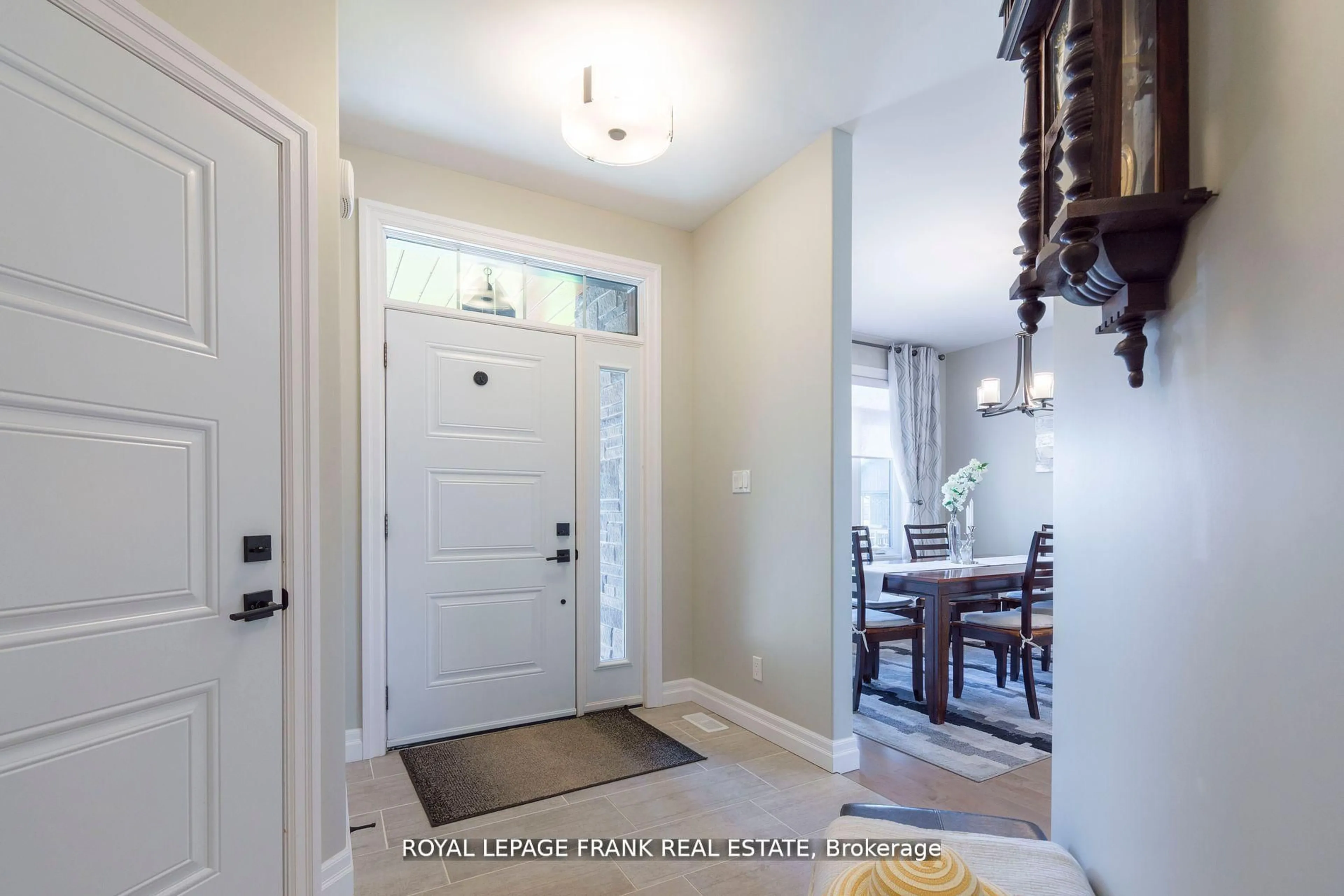 Indoor entryway for 4 Spartan Crt, Ingleside Ontario K8V 5P4