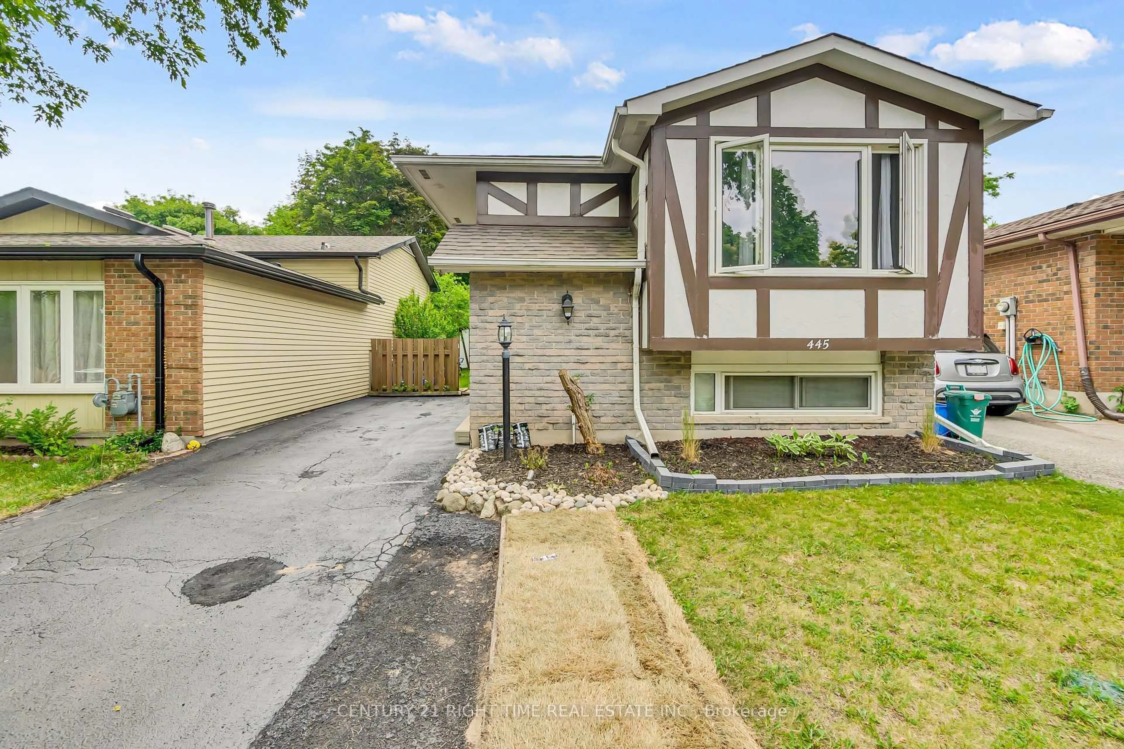 Home with vinyl exterior material, street for 445 Drummerhill Cres, Waterloo Ontario N2T 1G3