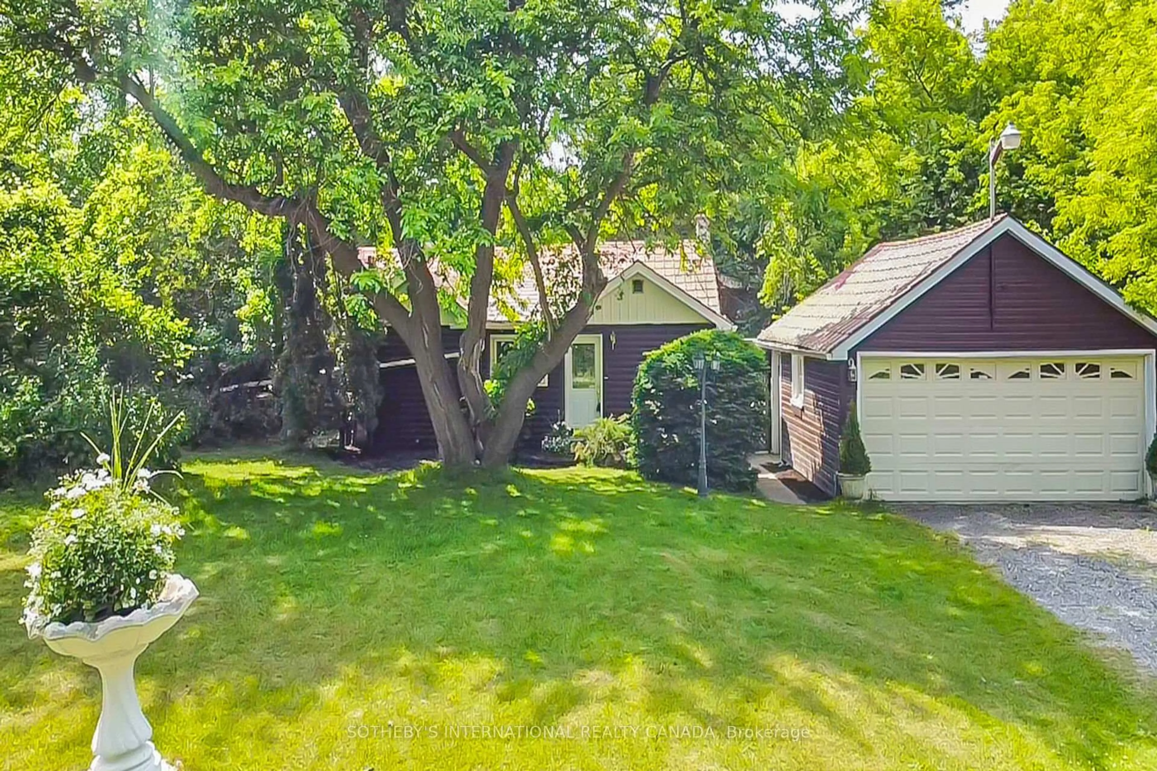 A pic from outside/outdoor area/front of a property/back of a property/a pic from drone, street for 7624 Riverside Dr, Lambton Shores Ontario N0M 2L0