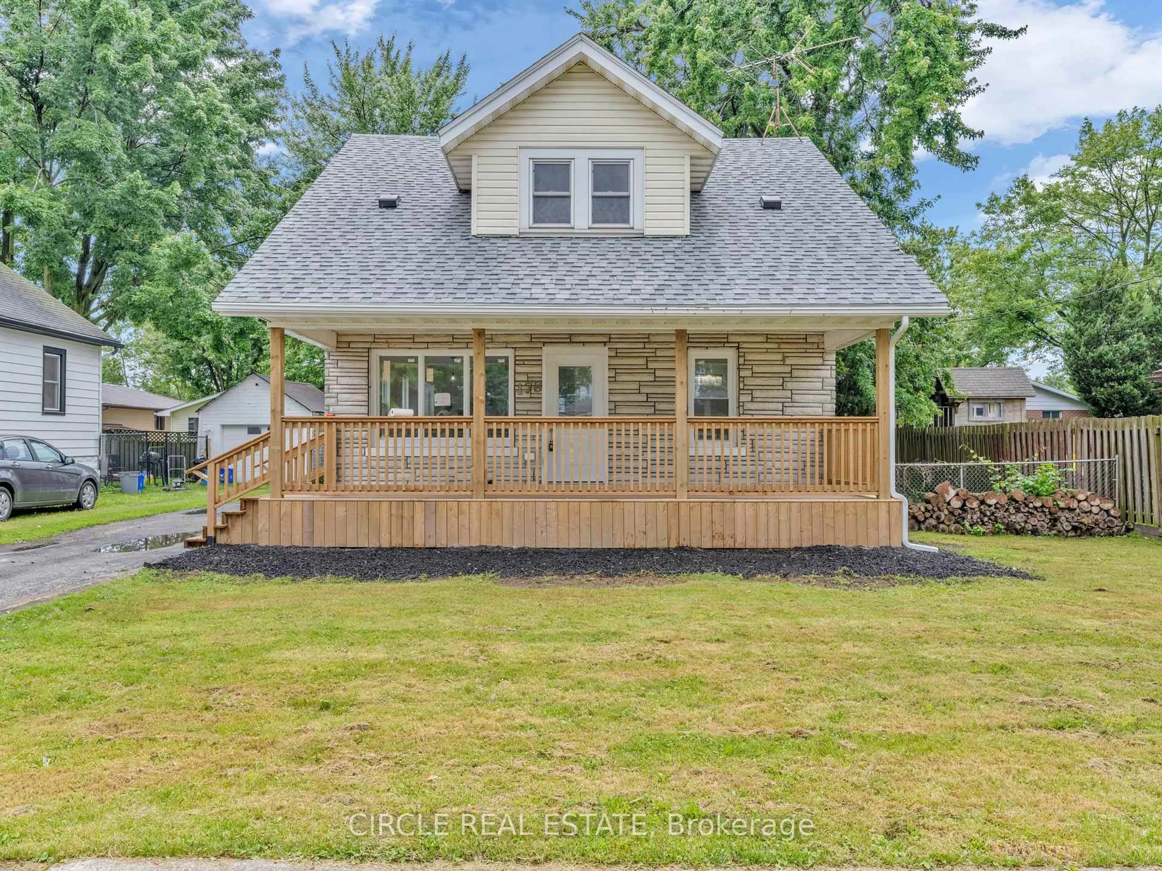 Home with vinyl exterior material, street for 178 Harvey St, Essex Ontario N8M 2E7