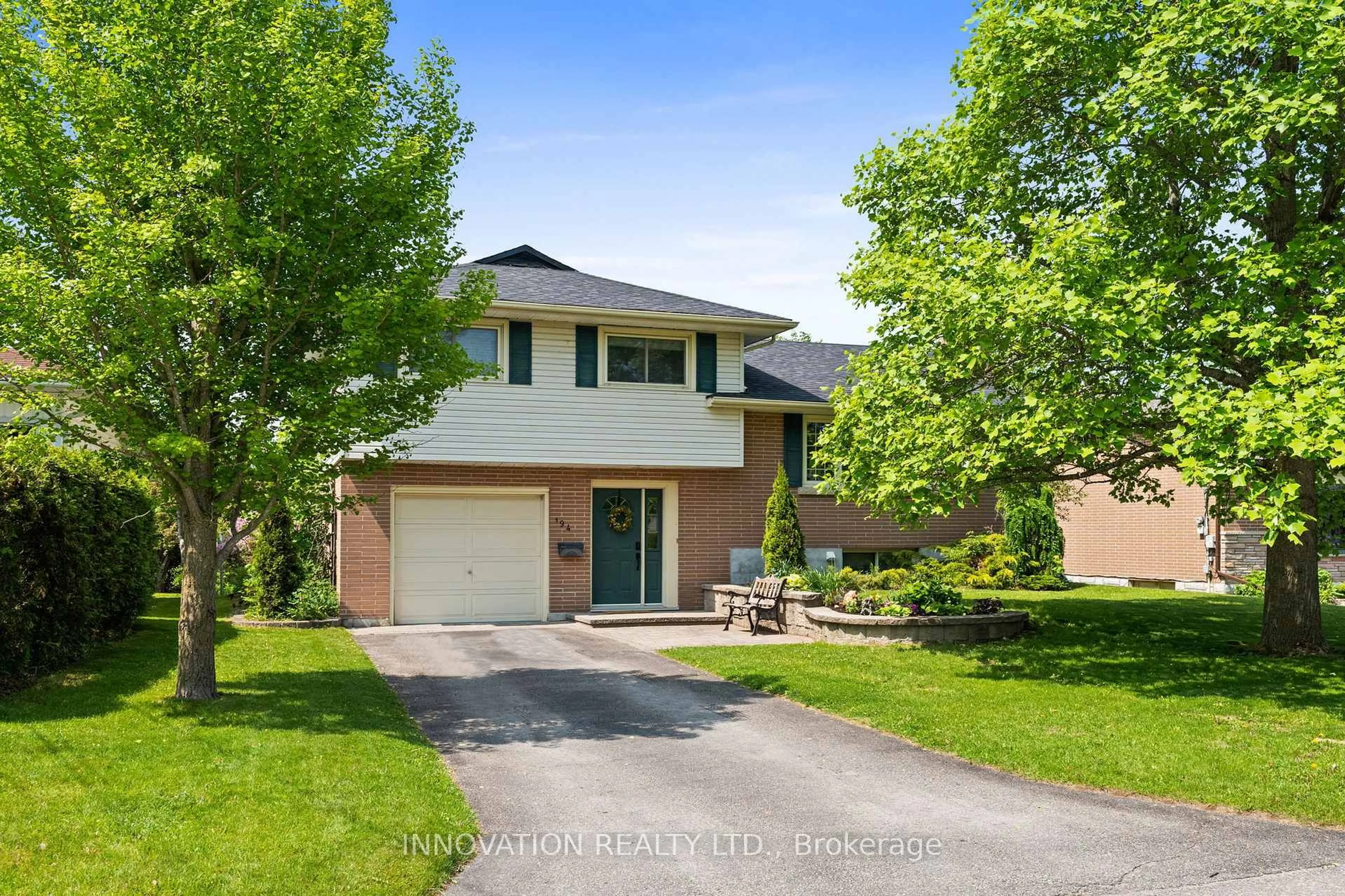 Home with brick exterior material, street for 194 Hogan Ave, Smiths Falls Ontario K7A 4P8