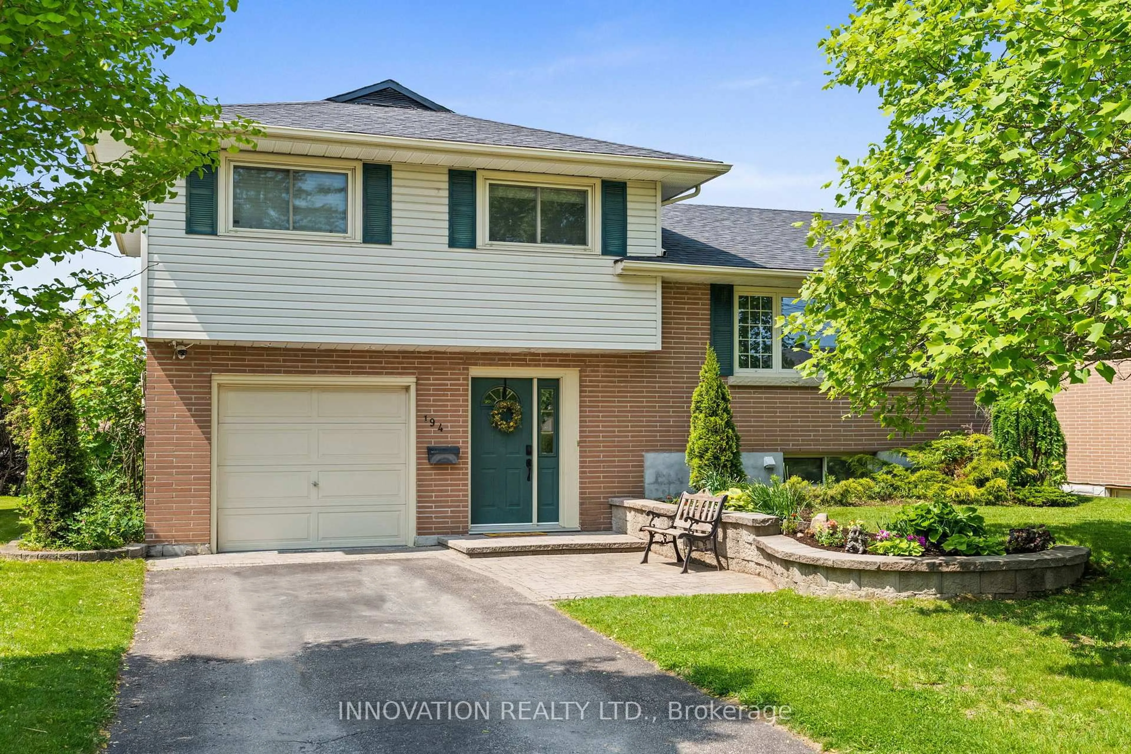 Home with brick exterior material, street for 194 Hogan Ave, Smiths Falls Ontario K7A 4P8