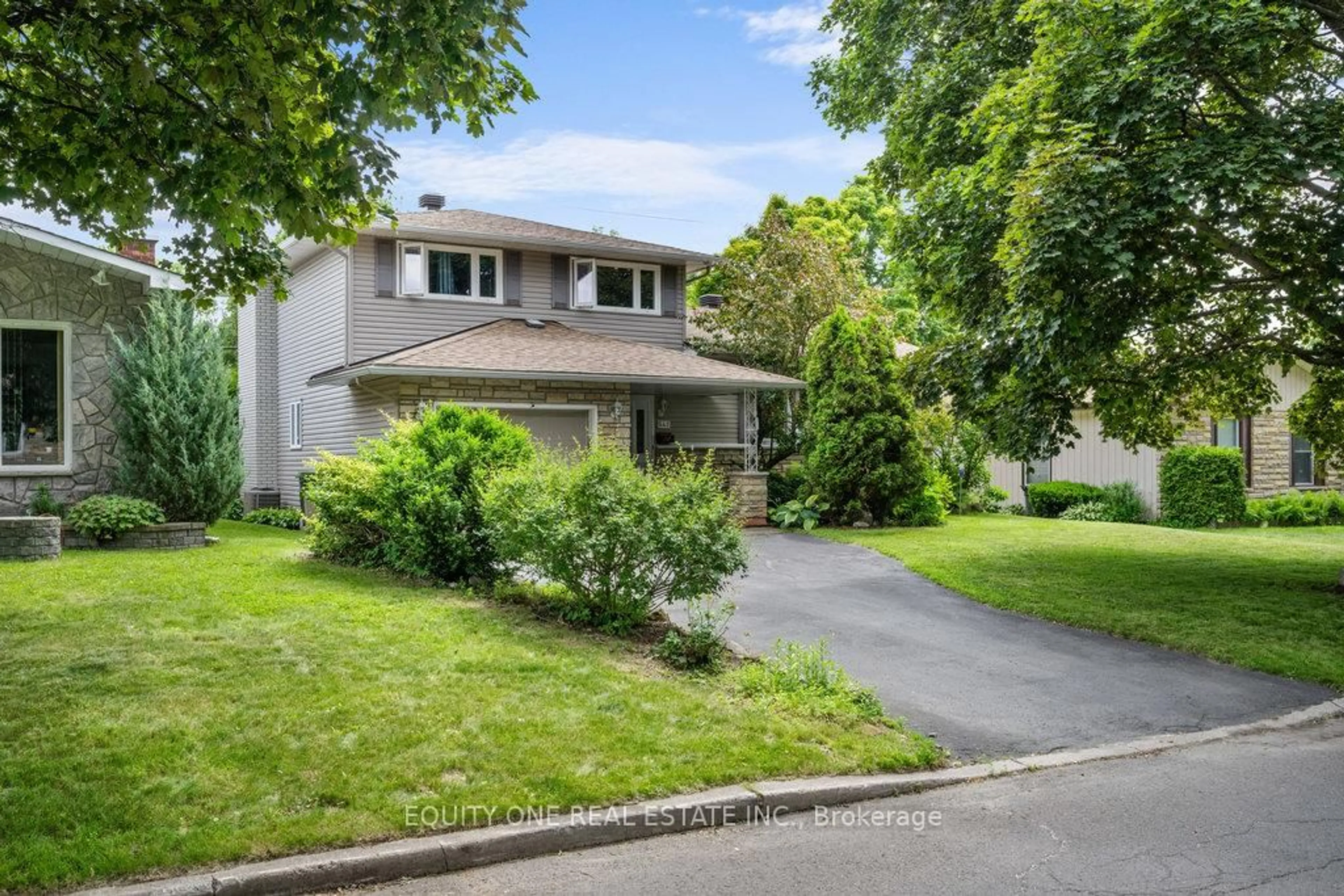 Unknown for 542 Sirois Ave, Ottawa Ontario K1K 1H4
