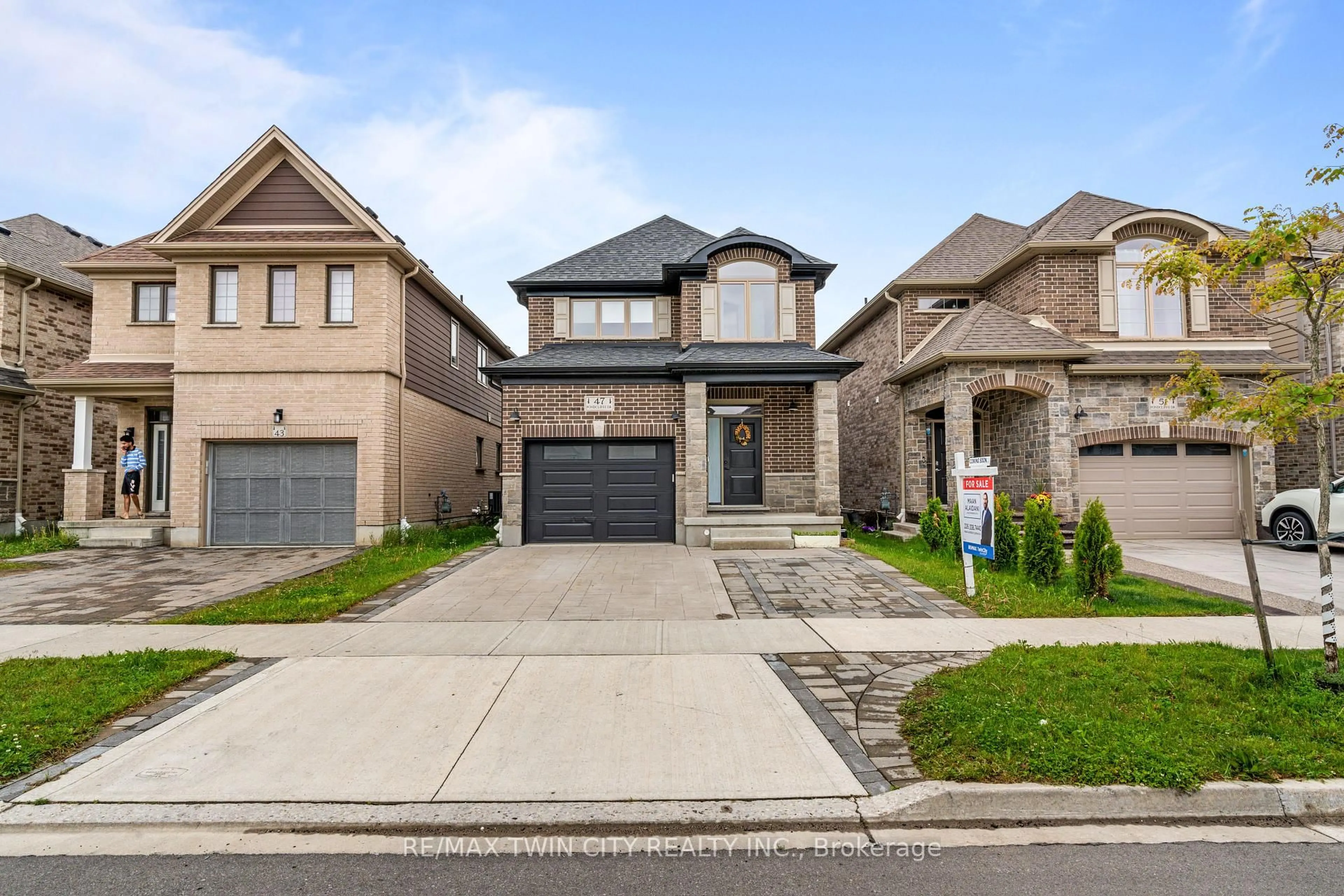 Home with brick exterior material, street for 47 PONDCLIFFE Dr, Kitchener Ontario N2R 0M3