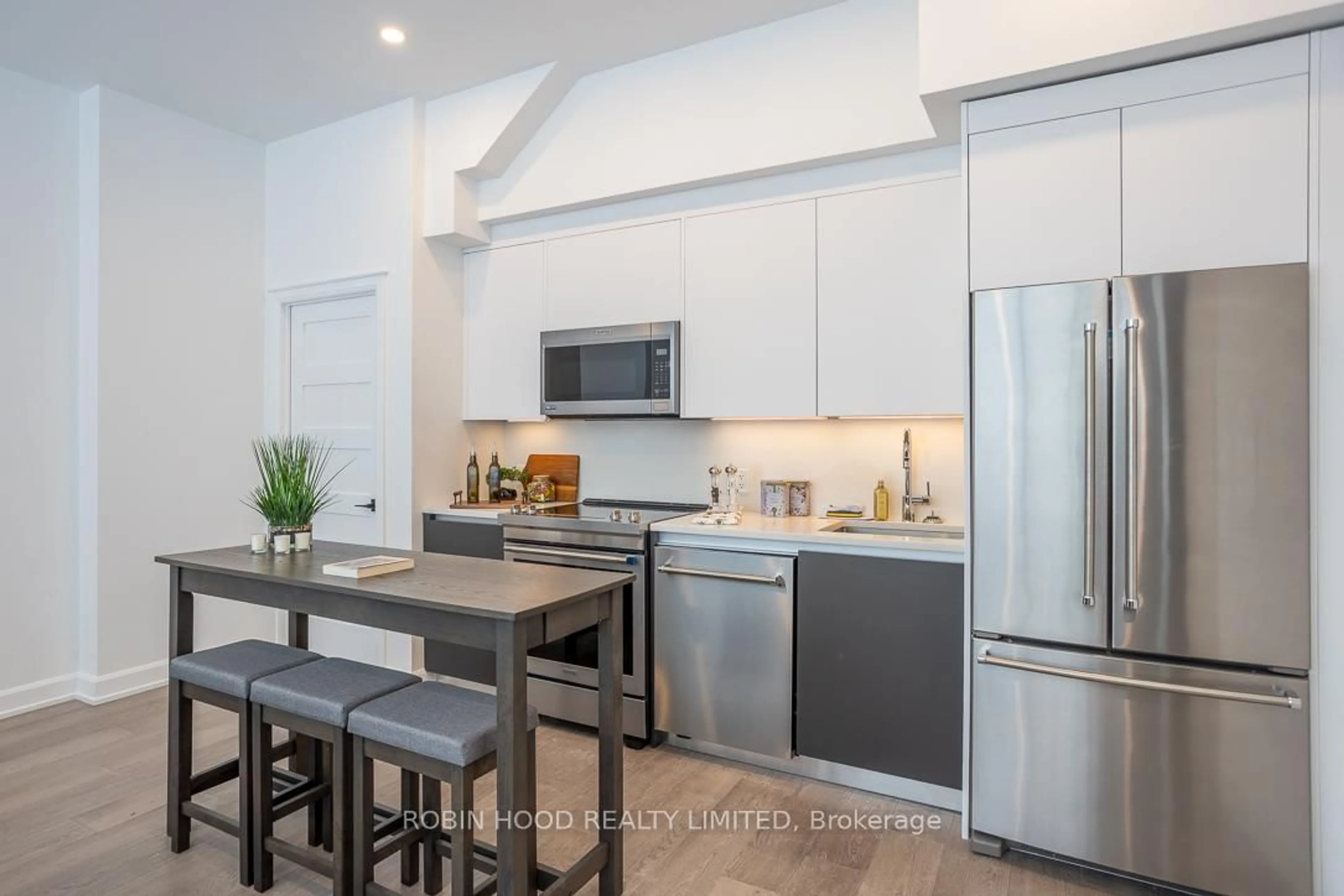 Open concept kitchen, ceramic/tile floor for 195 HUNTER St #TH 106, Peterborough East Ontario K9H 1G9