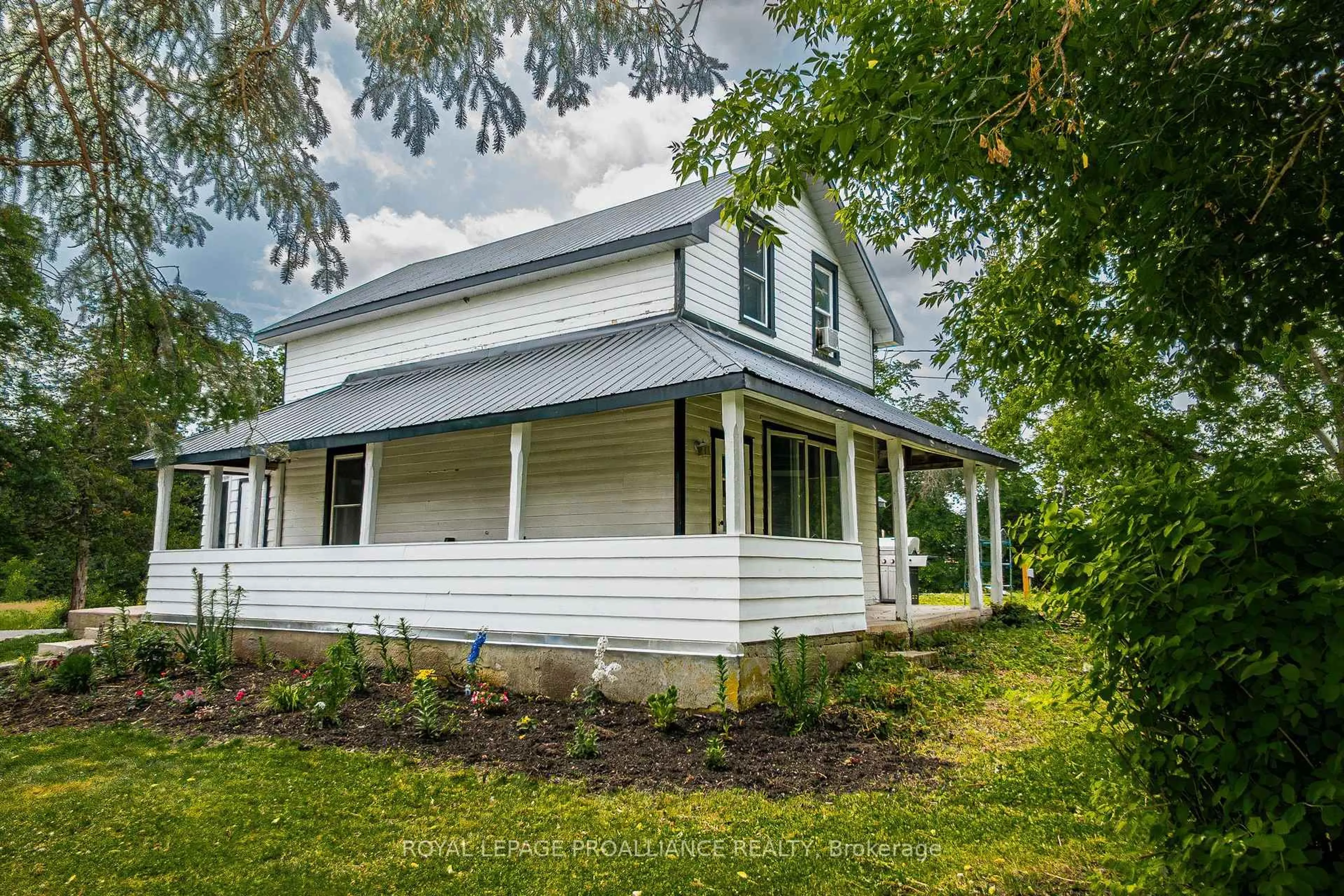 Home with vinyl exterior material, building for 808 County Rd 12, Greater Napanee Ontario K0K 2W0