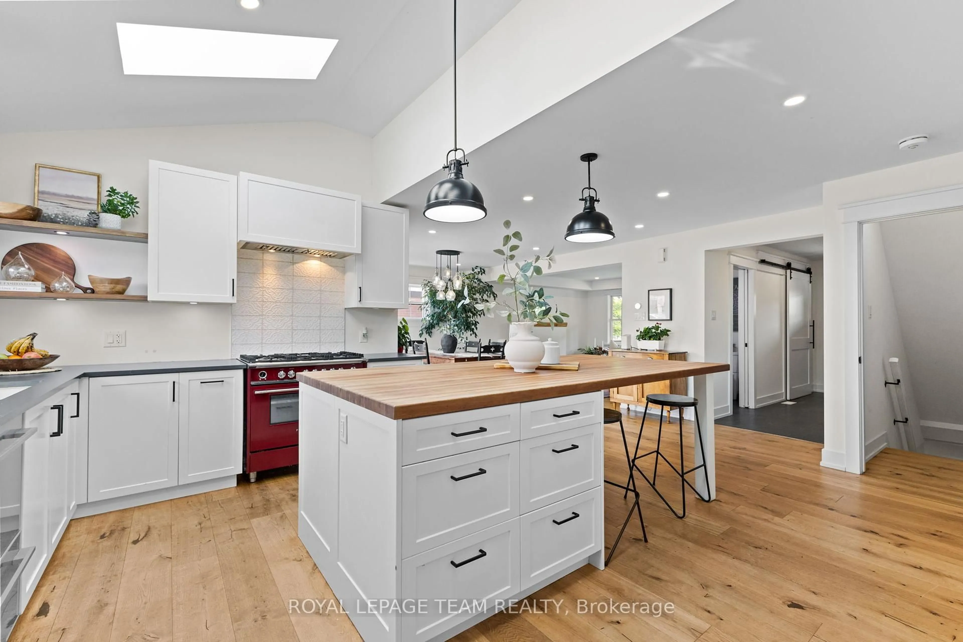 Contemporary kitchen, wood/laminate floor for 509 Windermere Ave, Ottawa Ontario K2A 2W3