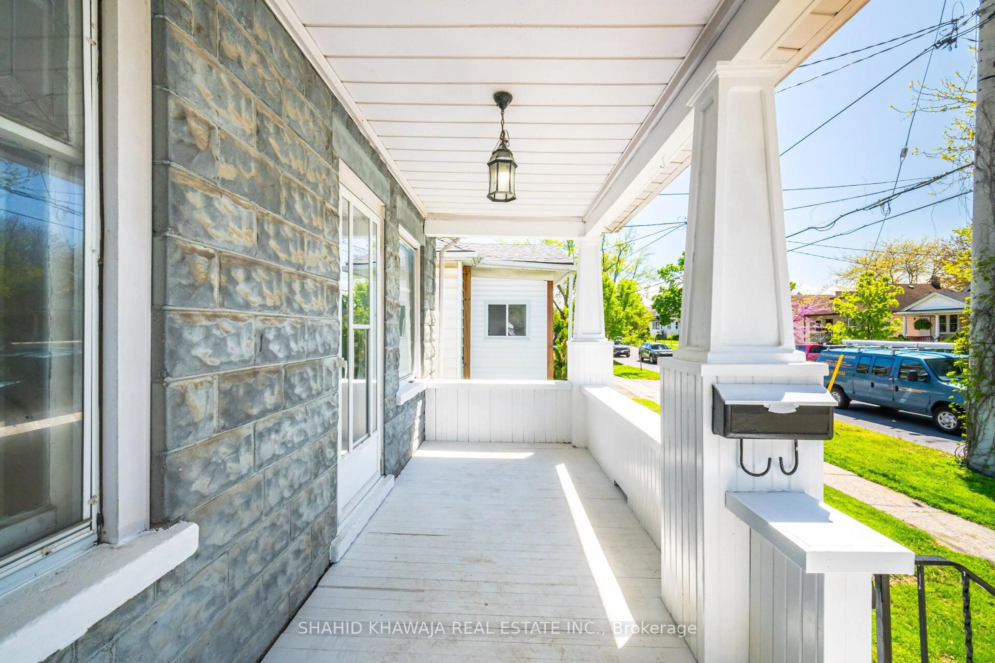 Patio, street for 208 Lake St, St. Catharines Ontario L2R 5Z1