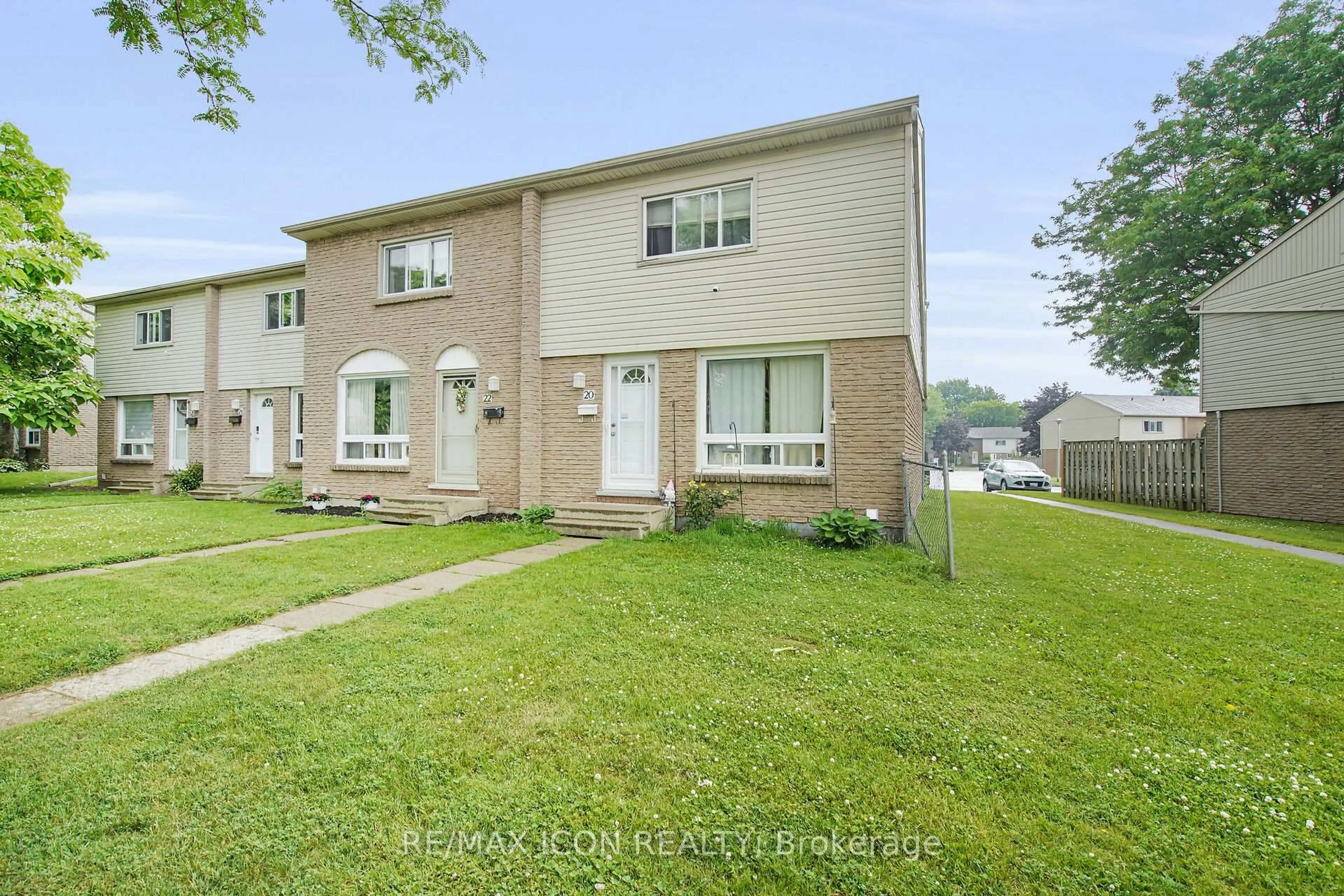 A pic from outside/outdoor area/front of a property/back of a property/a pic from drone, street for 1775 Culver Dr #20, London East Ontario N5V 3H6