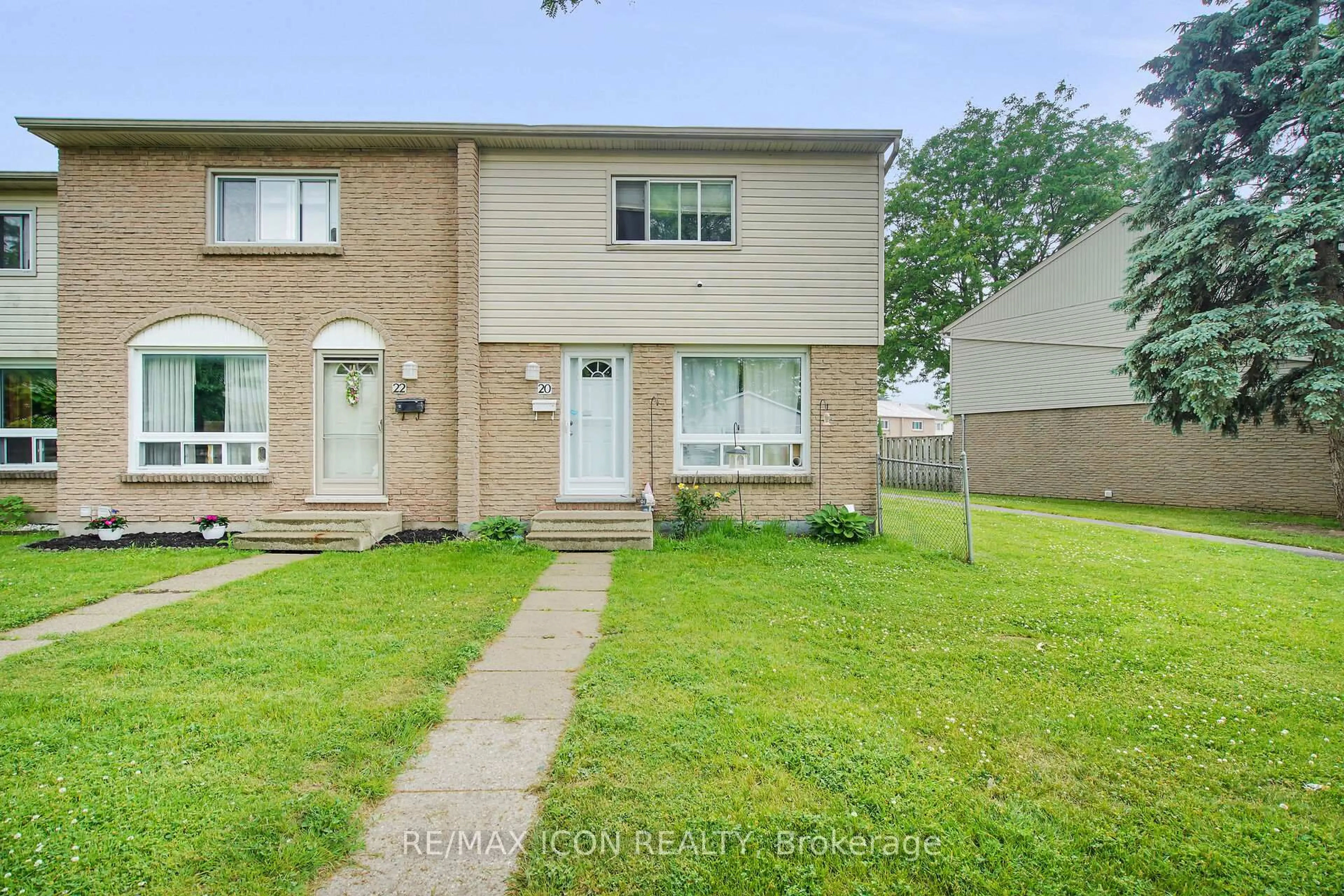 A pic from outside/outdoor area/front of a property/back of a property/a pic from drone, street for 1775 Culver Dr #20, London East Ontario N5V 3H6