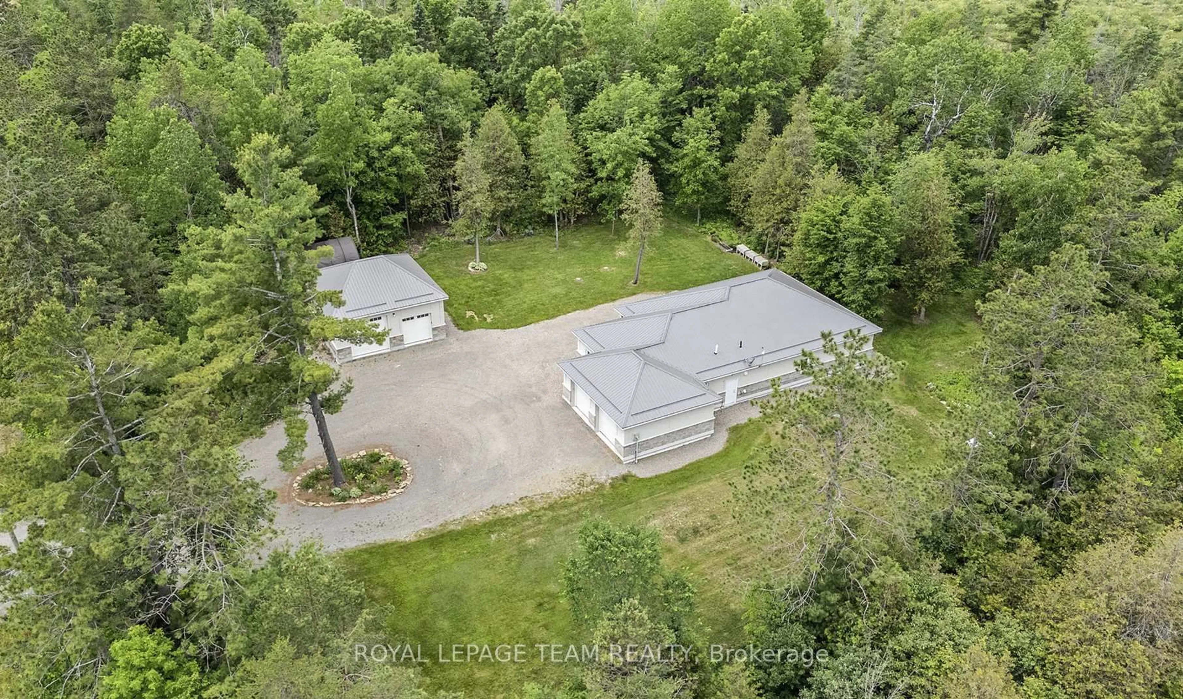 A pic from outside/outdoor area/front of a property/back of a property/a pic from drone, unknown for 4517 Roger Stevens Dr, Smiths Falls Ontario K7A 4S6