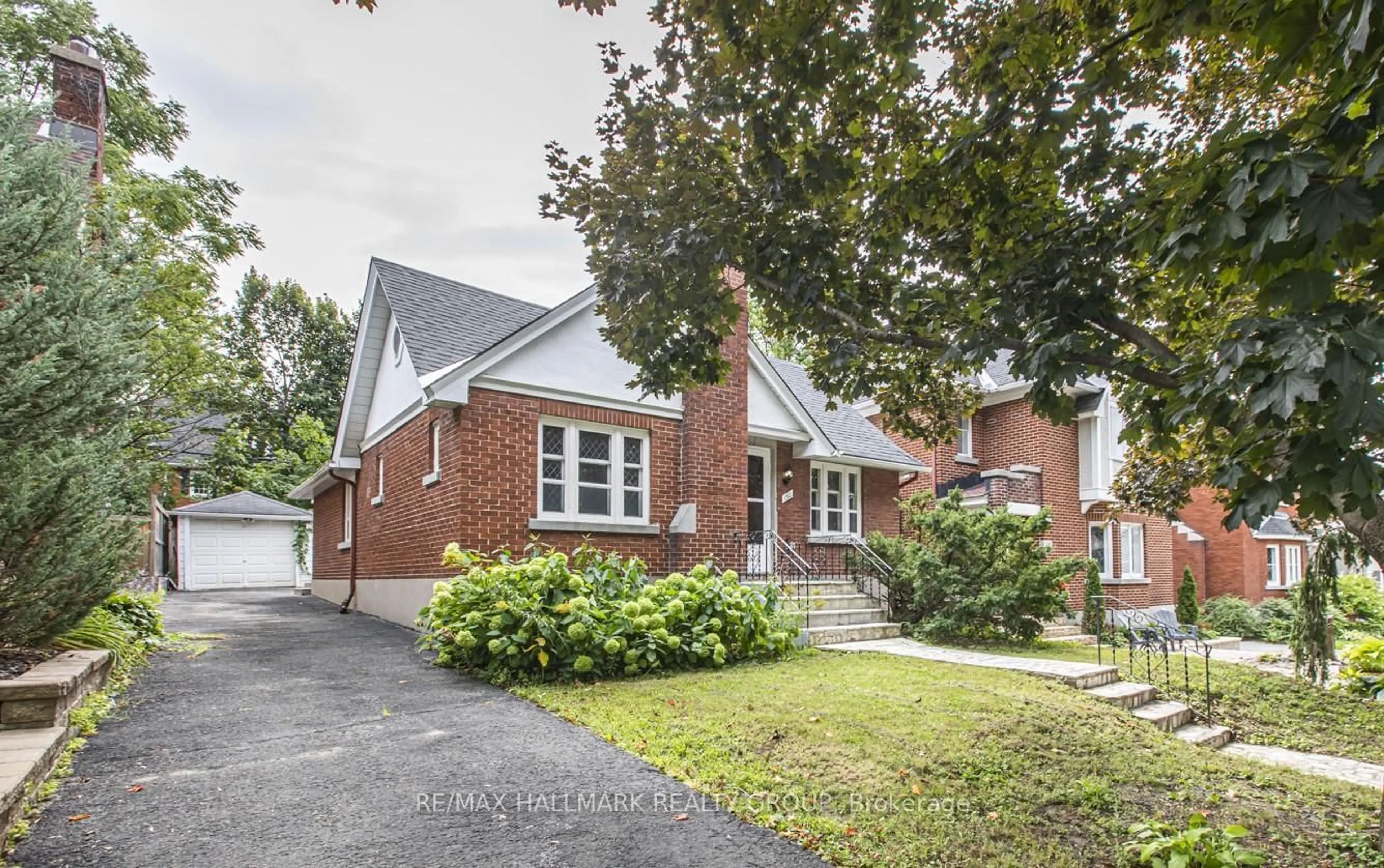 Home with brick exterior material, street for 150 Ruskin St, Ottawa Ontario K1Y 4C1