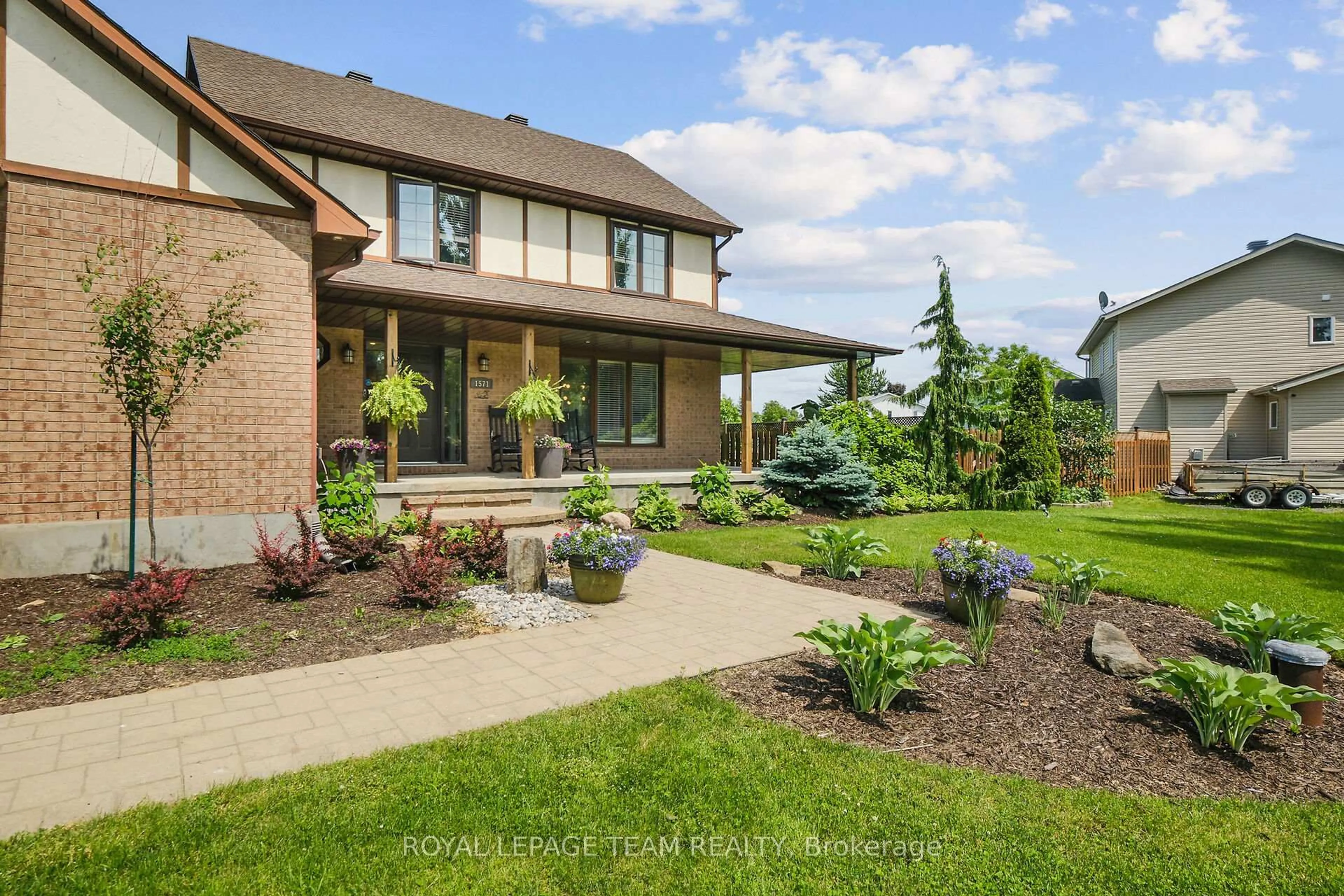 Home with brick exterior material, unknown for 1571 STANLEYFIELD Cres, Greely Ontario K4P 1M7