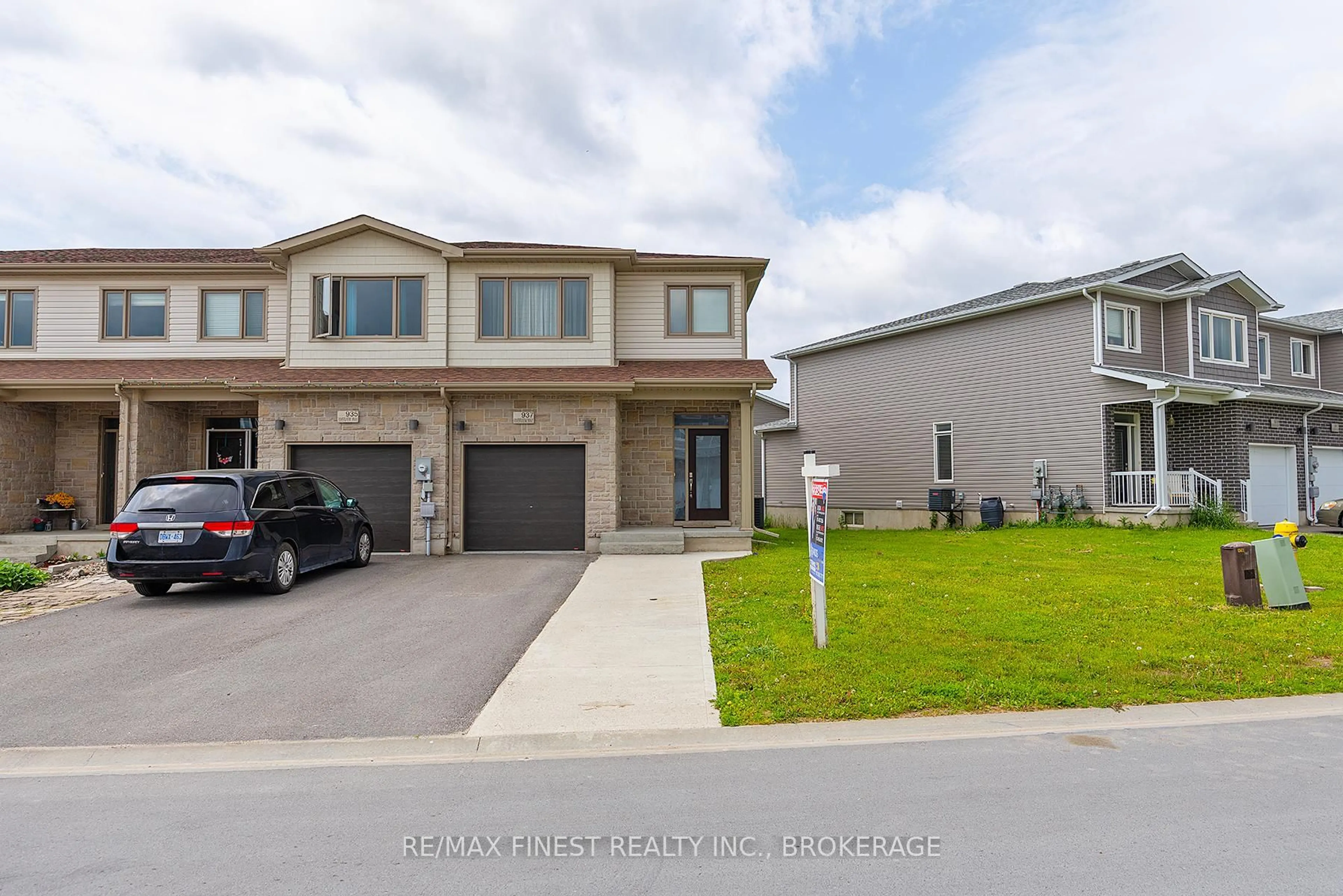 A pic from outside/outdoor area/front of a property/back of a property/a pic from drone, street for 937 Riverview Way, Kingston Ontario K7K 7J8