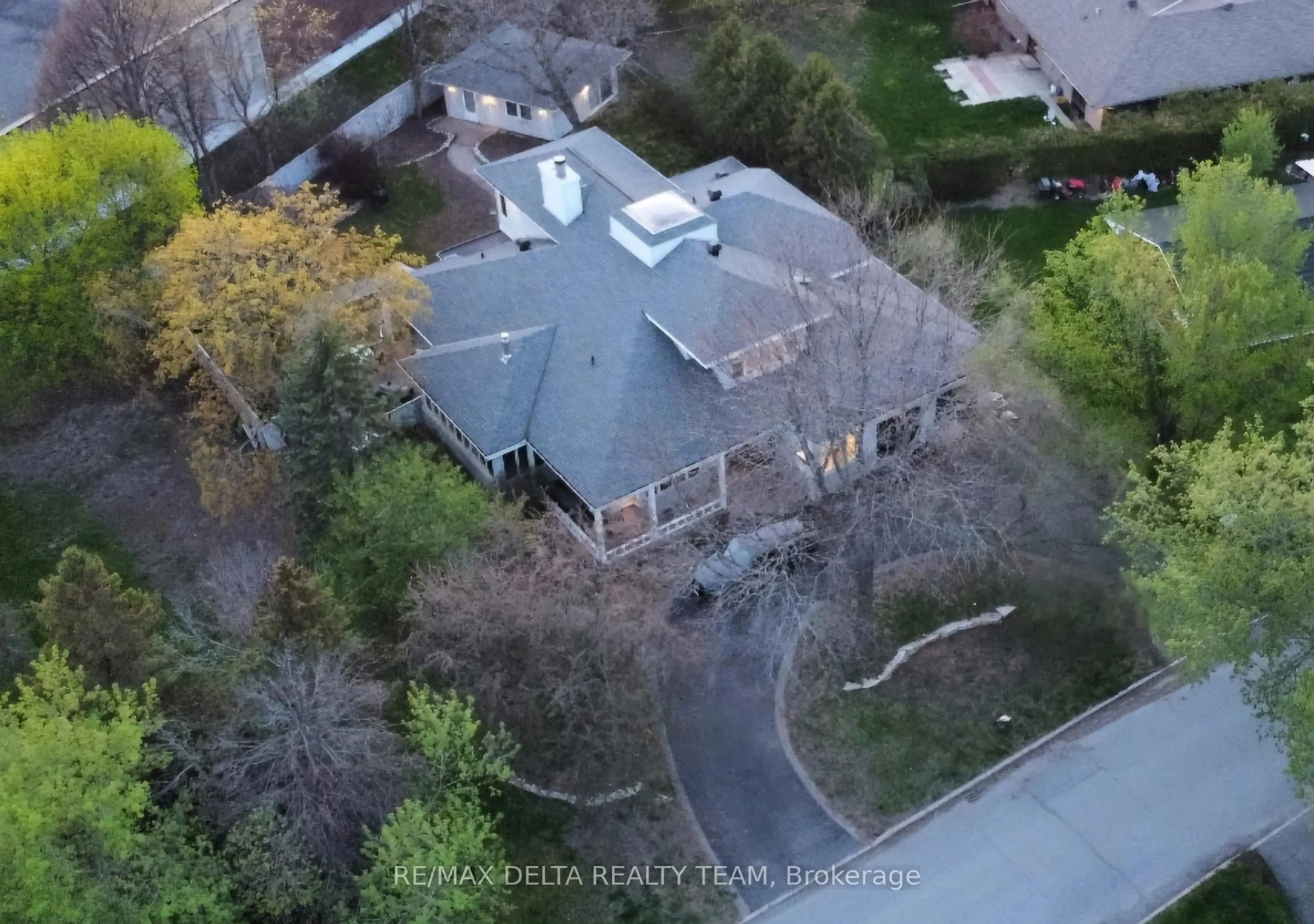 A pic from outside/outdoor area/front of a property/back of a property/a pic from drone, unknown for 4 ALEUTIAN Rd, Ottawa Ontario K2H 7C8