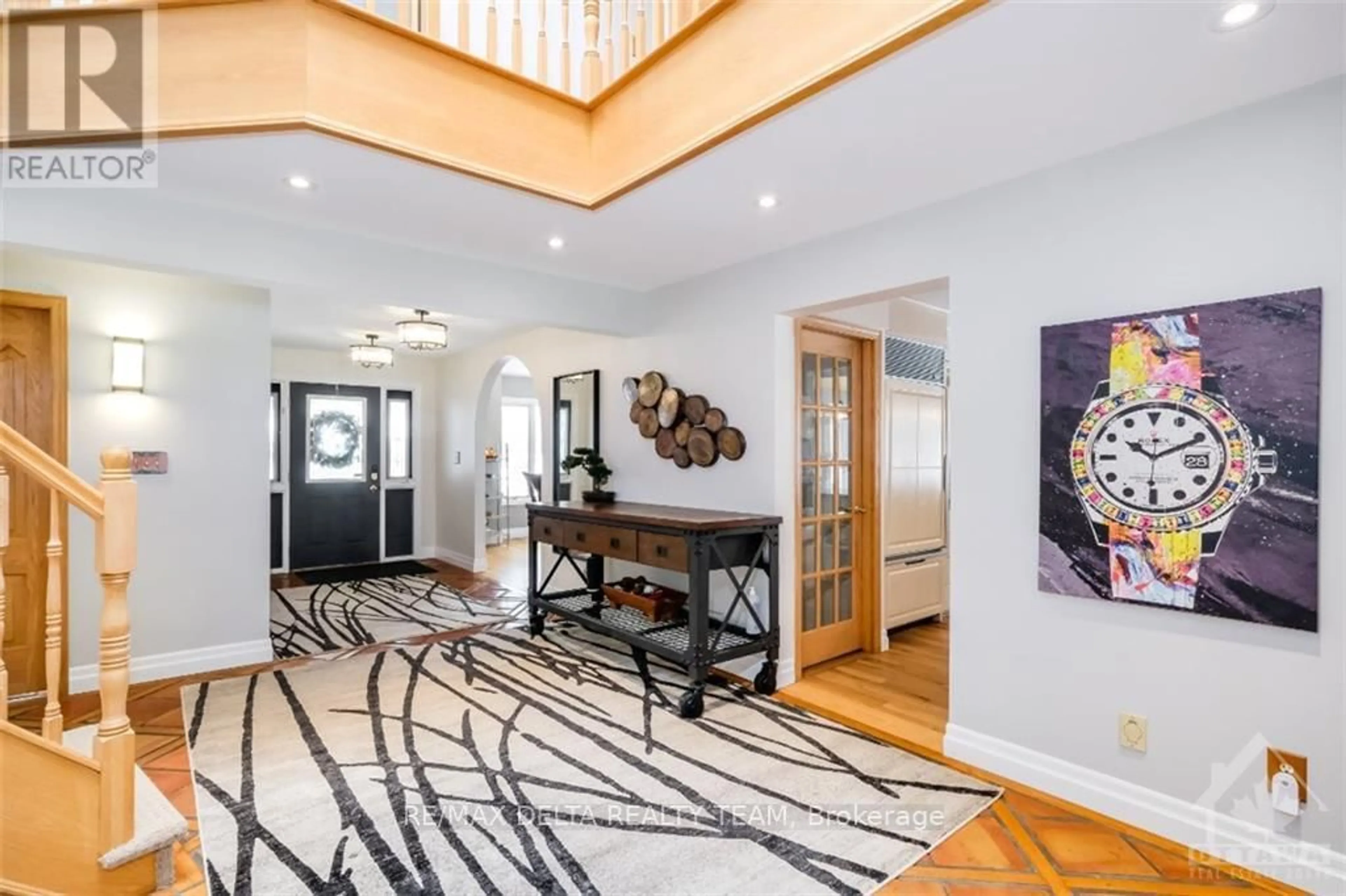 Indoor entryway for 4 ALEUTIAN Rd, Ottawa Ontario K2H 7C8