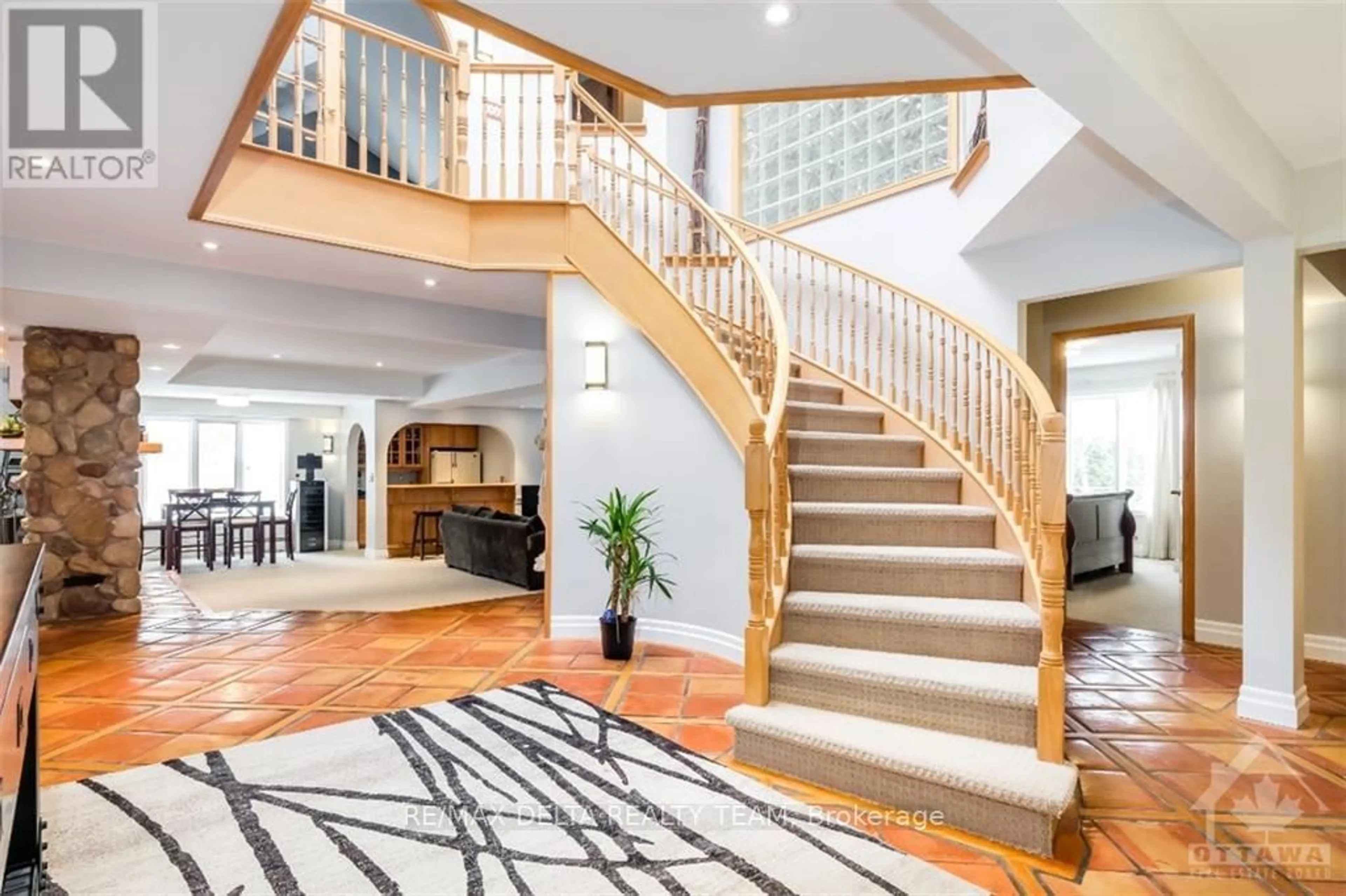 Unknown for 4 ALEUTIAN Rd, Ottawa Ontario K2H 7C8