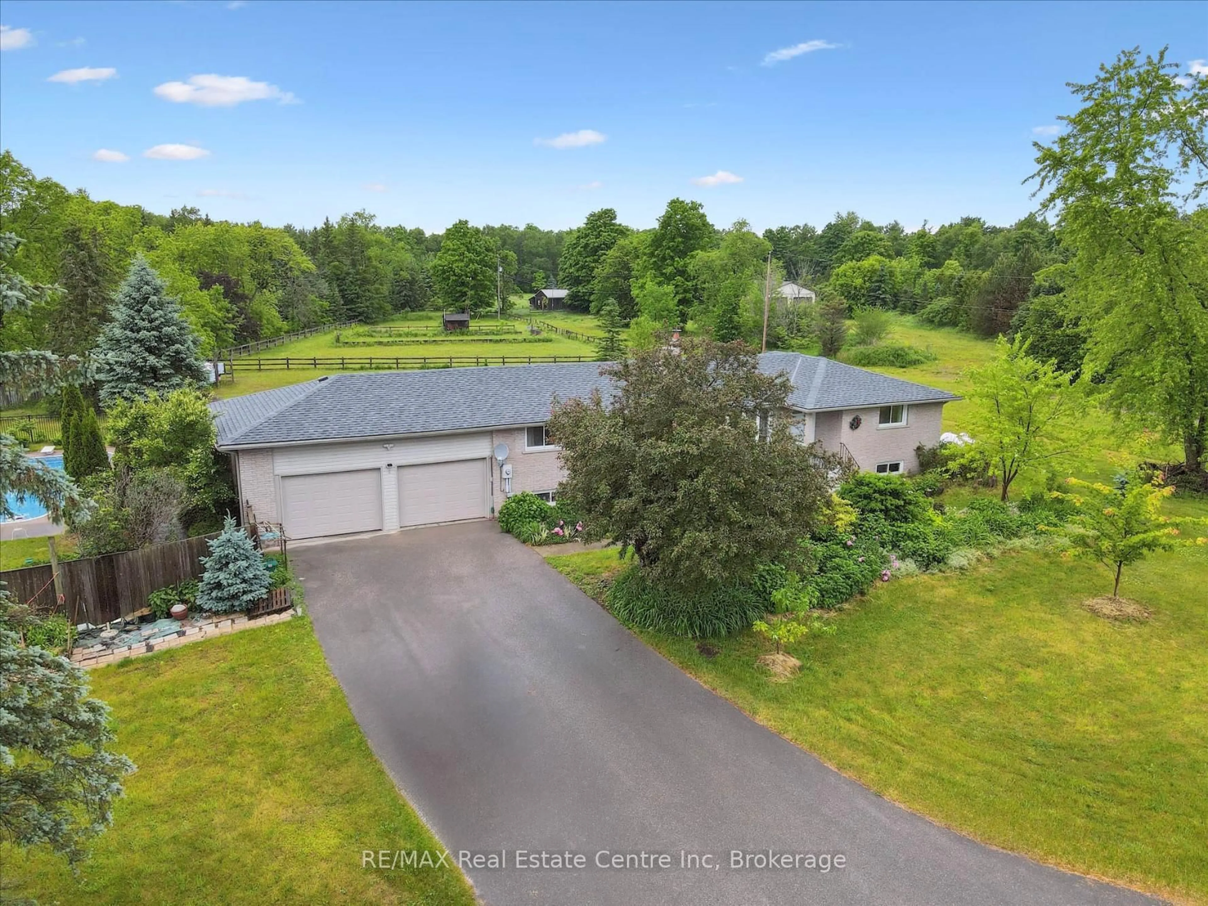 A pic from outside/outdoor area/front of a property/back of a property/a pic from drone, water/lake/river/ocean view for 7648 Wellington Rd 34 Rd, Puslinch Ontario N0B 2J0