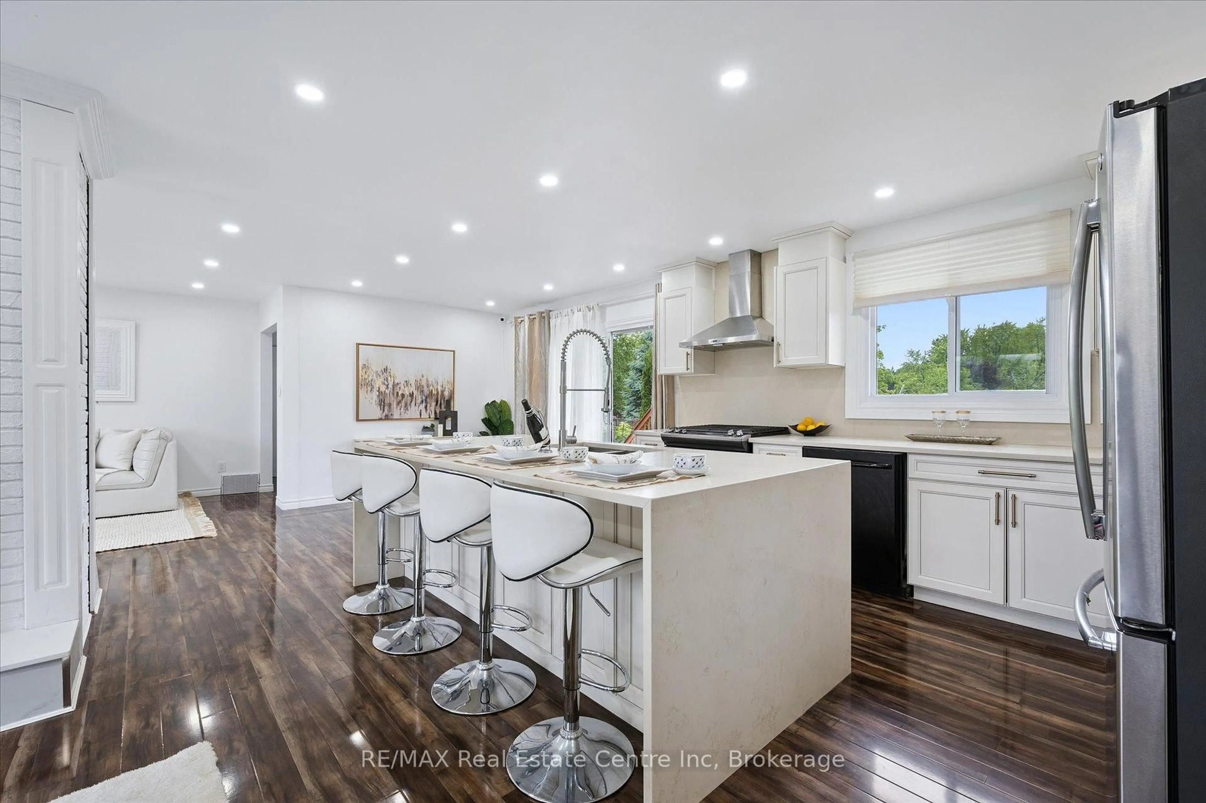 Open concept kitchen, unknown for 7648 Wellington Rd 34 Rd, Puslinch Ontario N0B 2J0