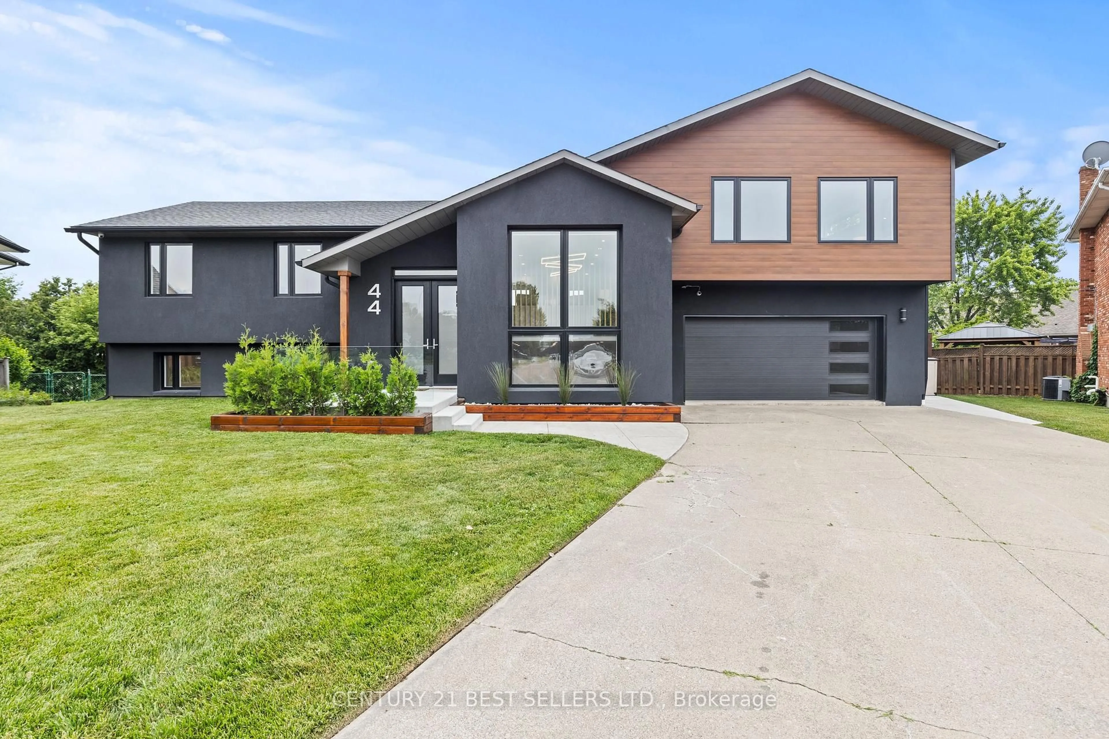 Home with brick exterior material, street for 44 Farewell Cres, West Lincoln Ontario L0R 2A0