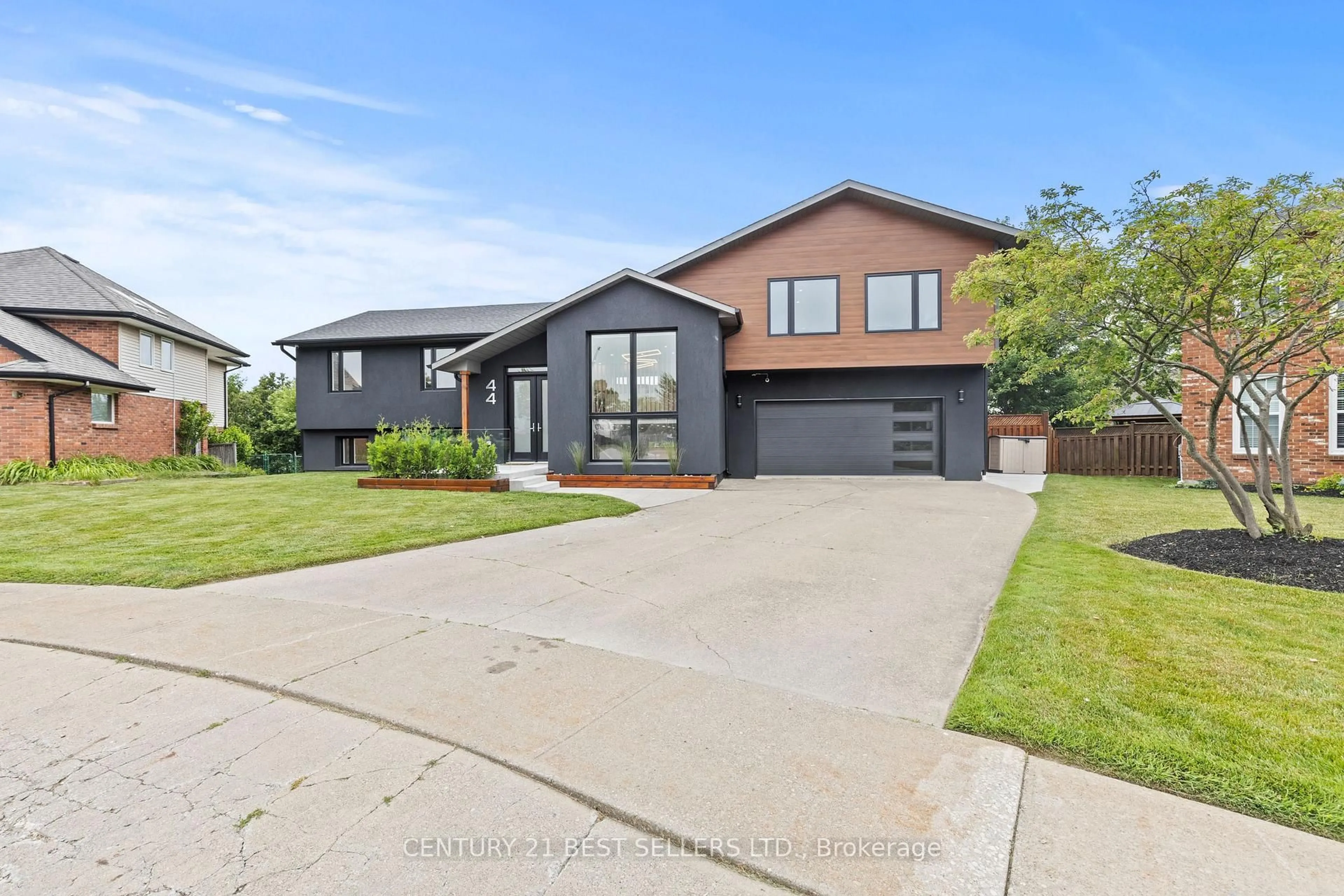 Home with brick exterior material, street for 44 Farewell Cres, West Lincoln Ontario L0R 2A0