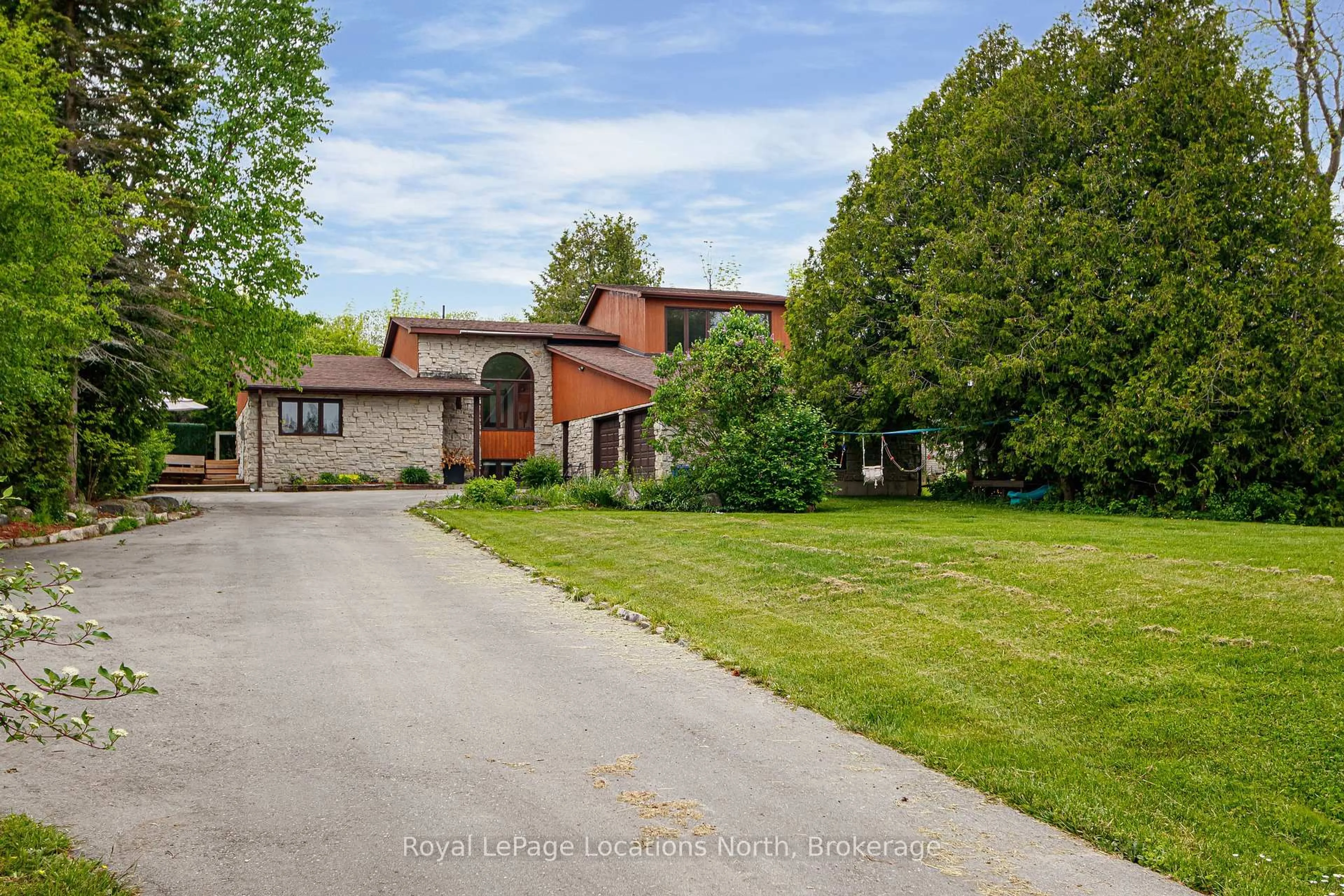 A pic from outside/outdoor area/front of a property/back of a property/a pic from drone, street for 296 Lakeshore Rd, Meaford Ontario N4L 1W5