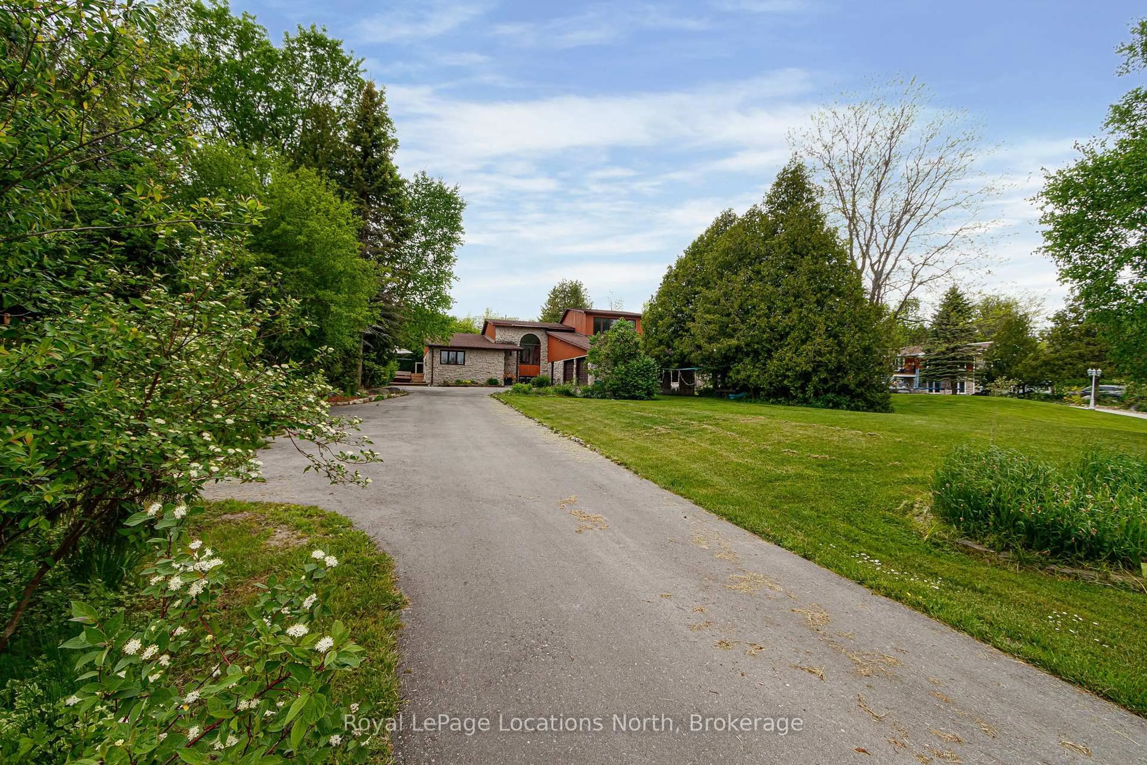 A pic from outside/outdoor area/front of a property/back of a property/a pic from drone, street for 296 Lakeshore Rd, Meaford Ontario N4L 1W5