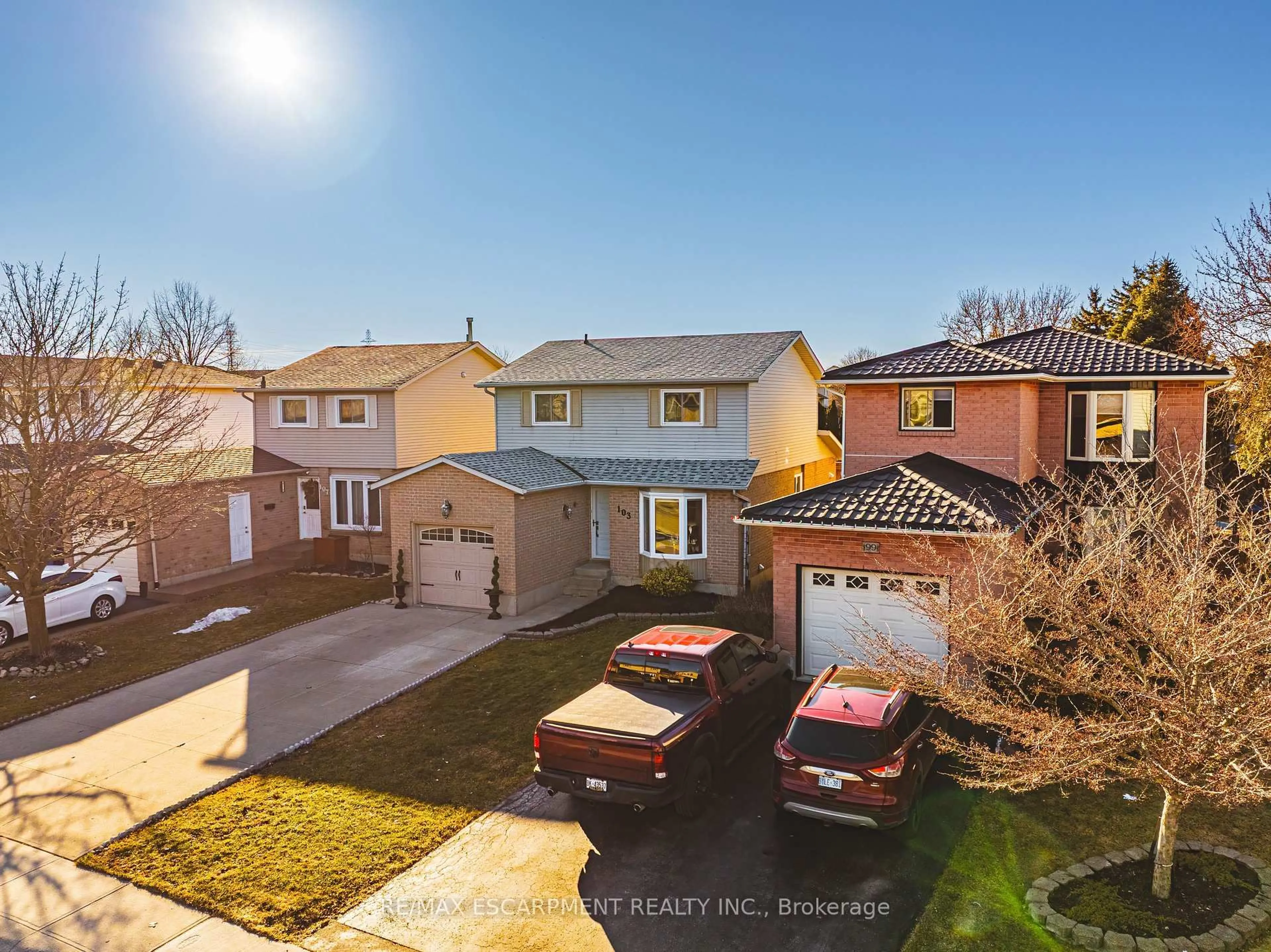 A pic from outside/outdoor area/front of a property/back of a property/a pic from drone, street for 103 Broughton Ave, Hamilton Ontario L8W 3S7