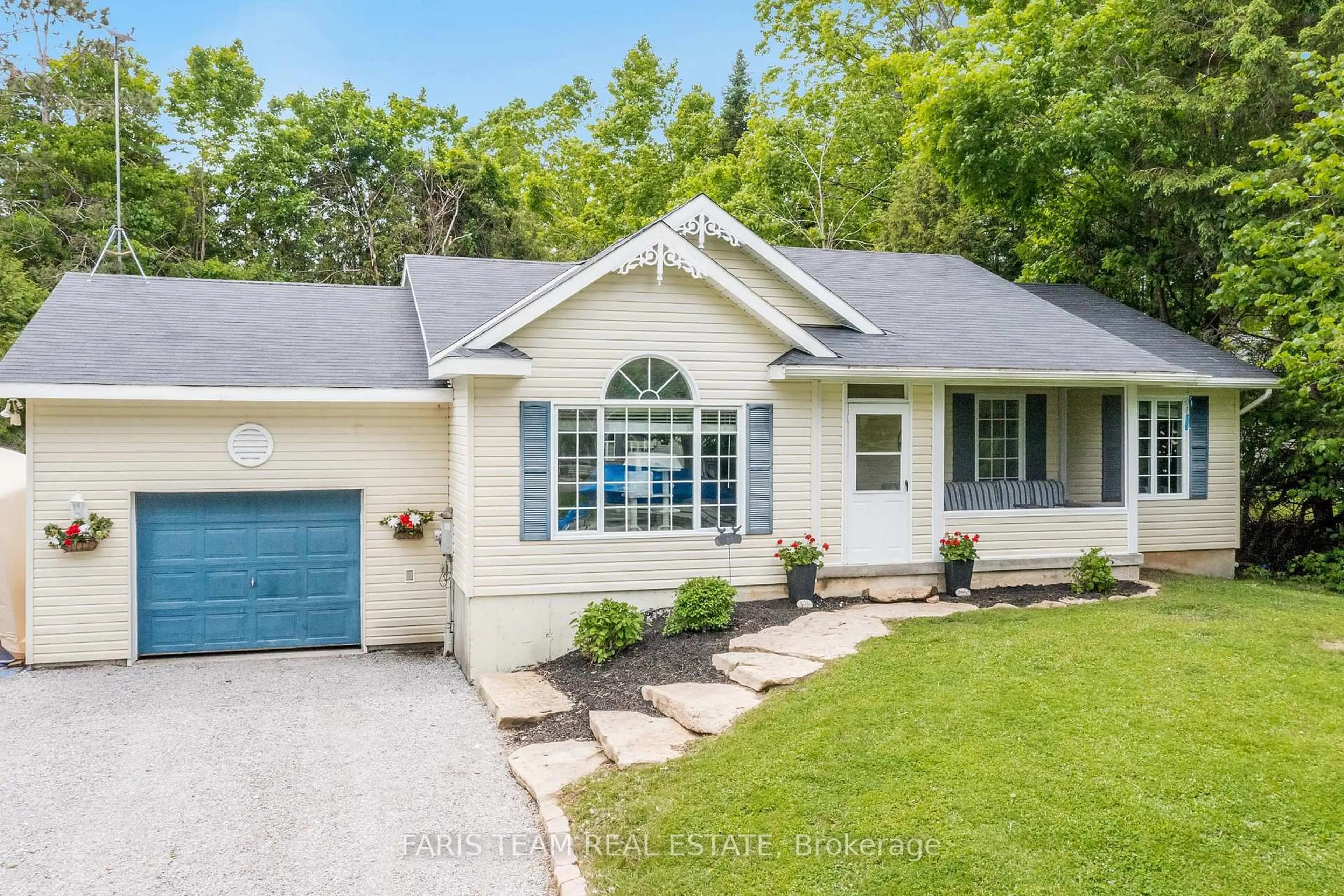 Home with vinyl exterior material, street for 85 Fulsom Cres, Kawartha Lakes Ontario L3V 6H5
