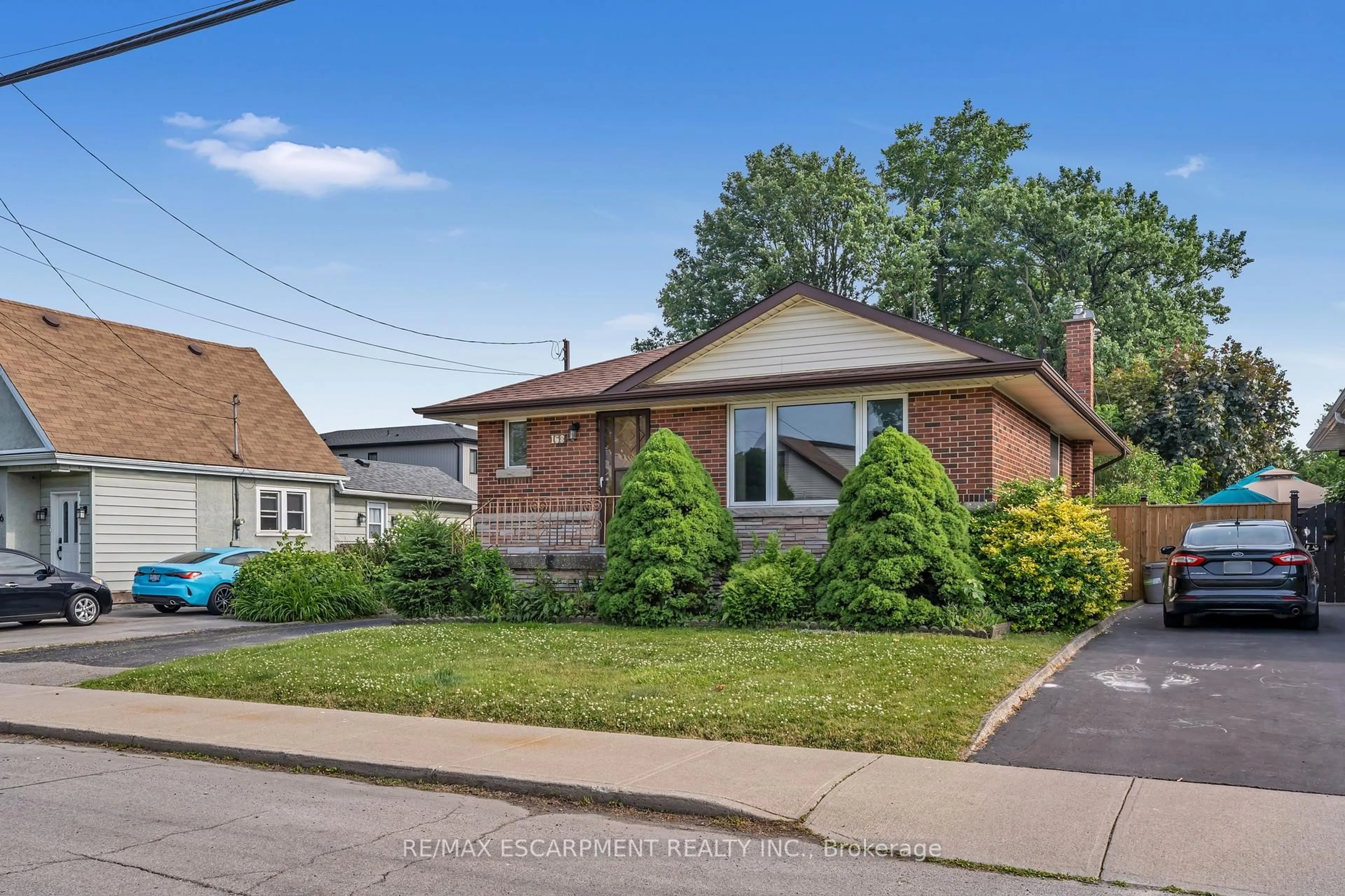 Home with brick exterior material, street for 168 Brucedale Ave, Hamilton Ontario L9A 1N7