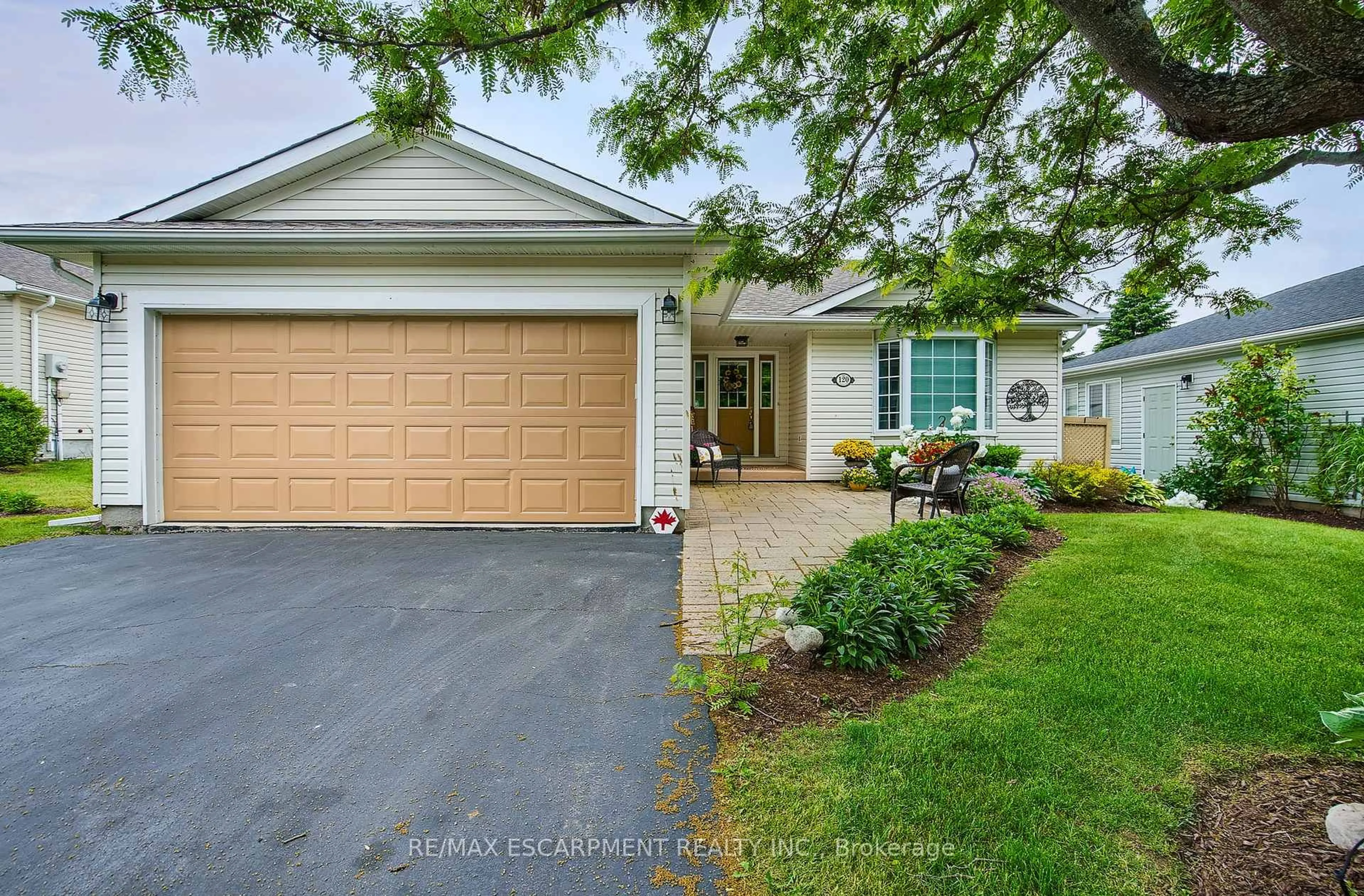 Home with vinyl exterior material, street for 120 Glenariff Dr, Hamilton Ontario L8B 1A5