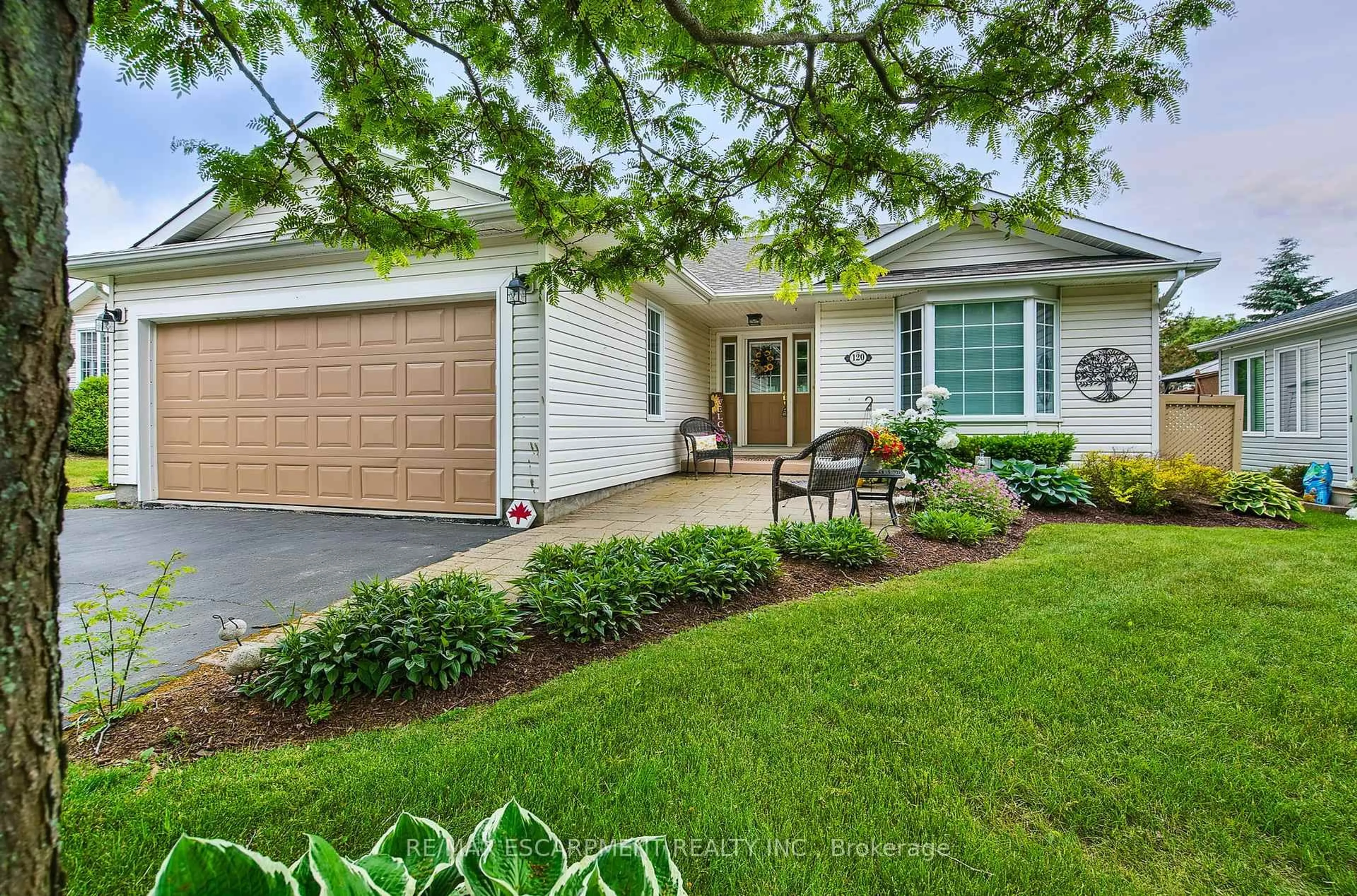 Home with vinyl exterior material, street for 120 Glenariff Dr, Hamilton Ontario L8B 1A5