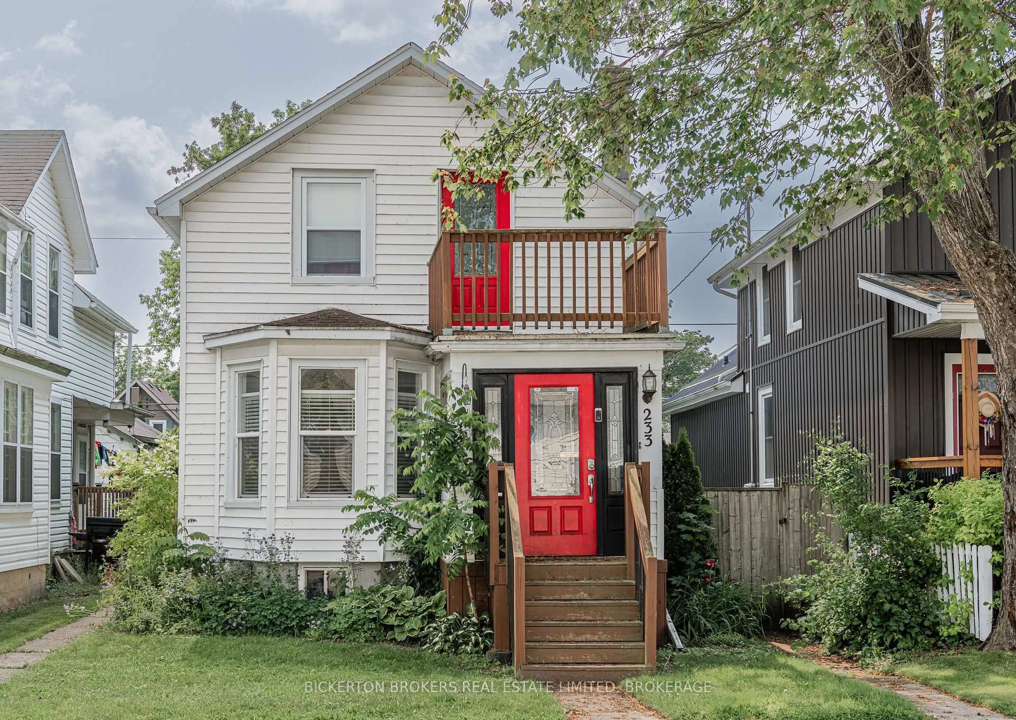 Home with vinyl exterior material, street for 233 North St, Gananoque Ontario K7G 1L9