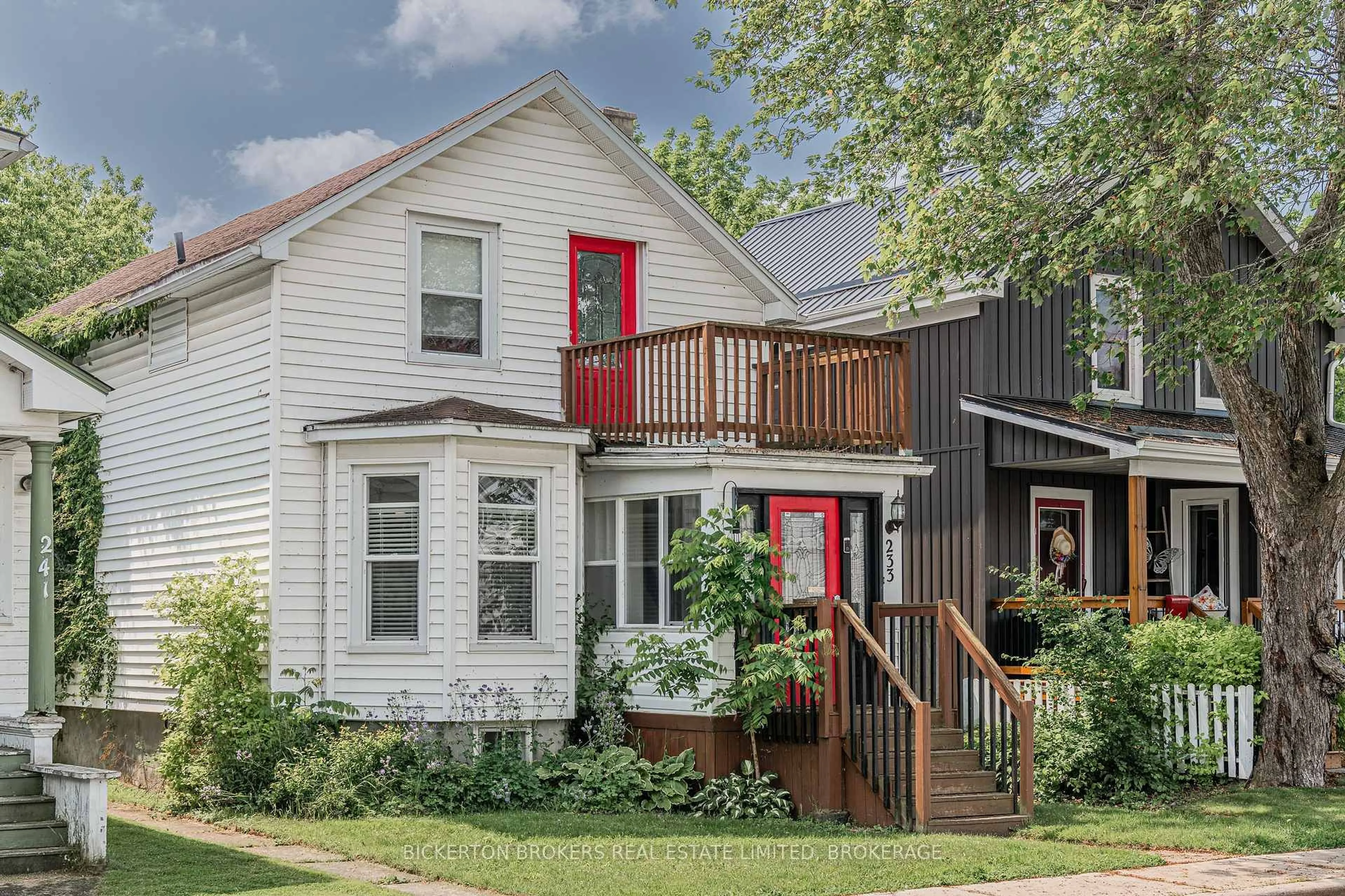 Home with vinyl exterior material, street for 233 North St, Gananoque Ontario K7G 1L9