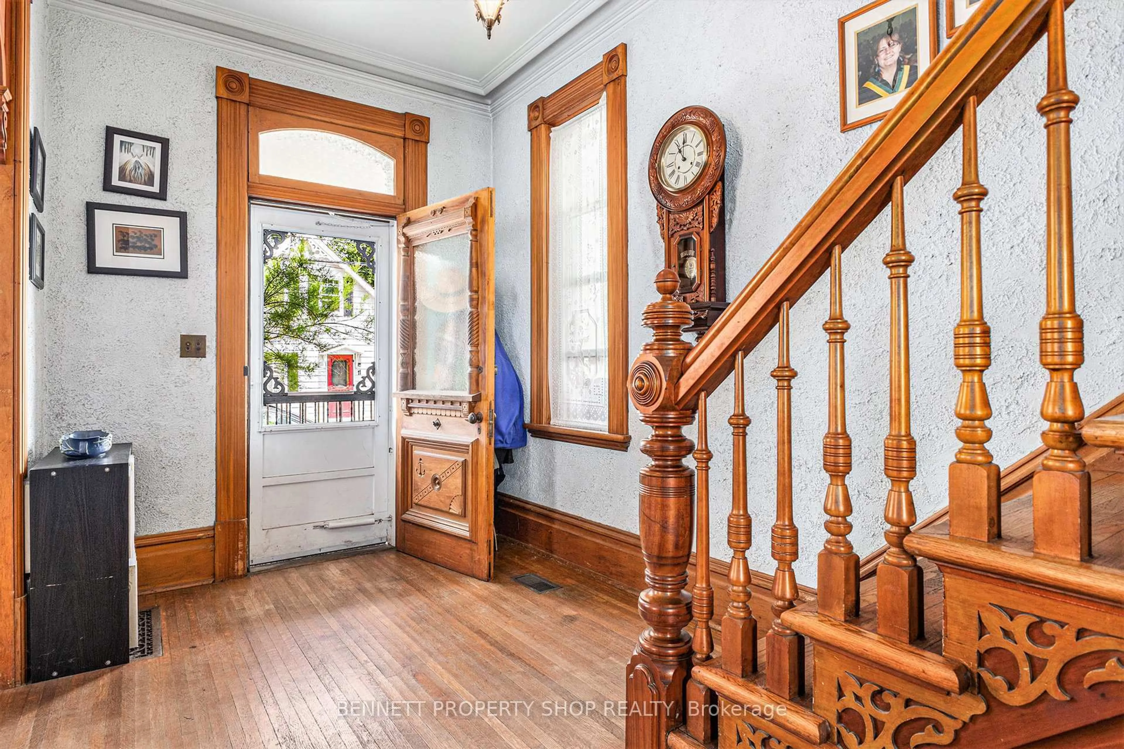 Indoor foyer for 10 Rochester St, Carleton Place Ontario K7C 2R1