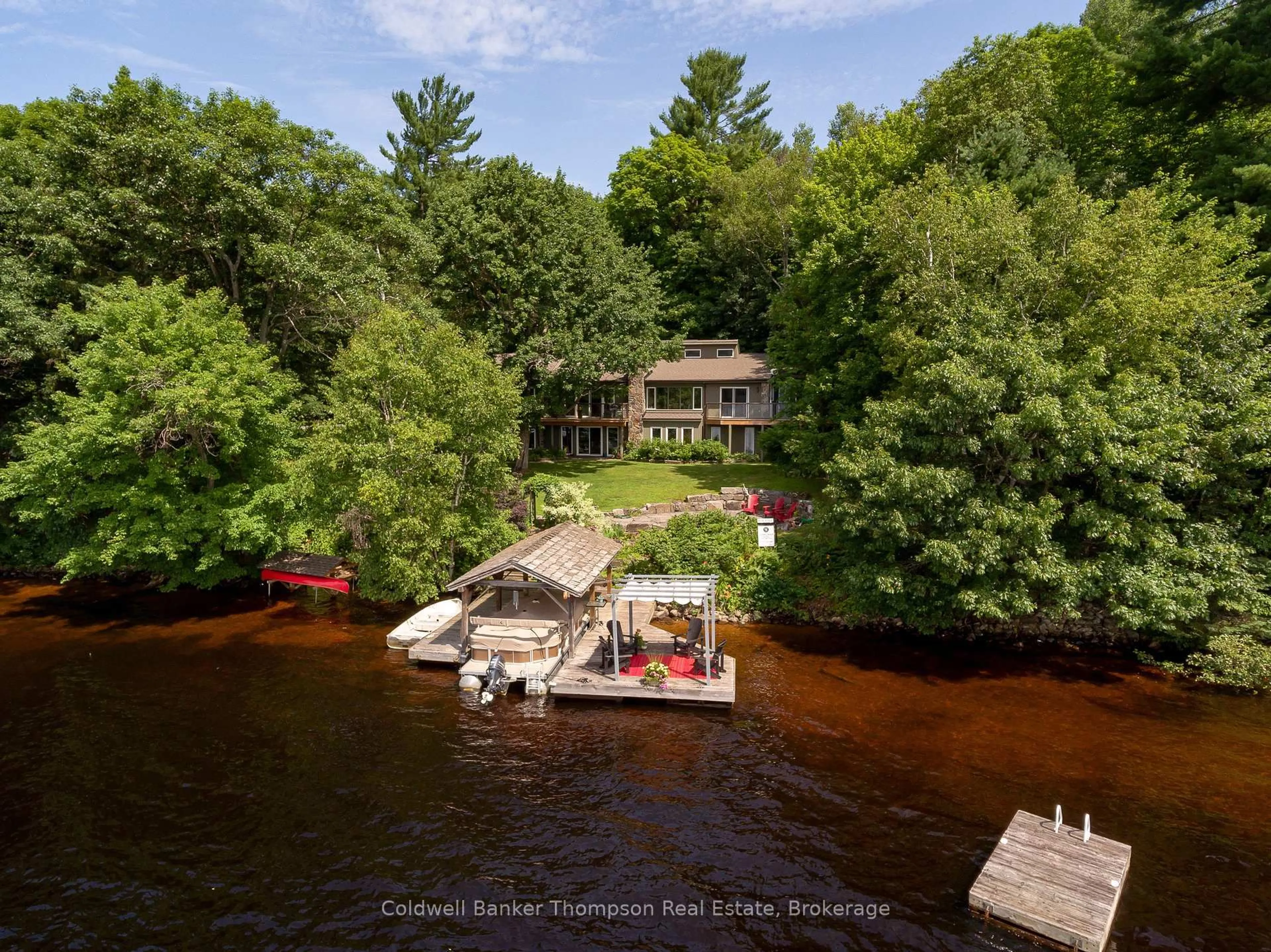 A pic from outside/outdoor area/front of a property/back of a property/a pic from drone, water/lake/river/ocean view for 54 Rowan Dr, Huntsville Ontario P1H 2J2