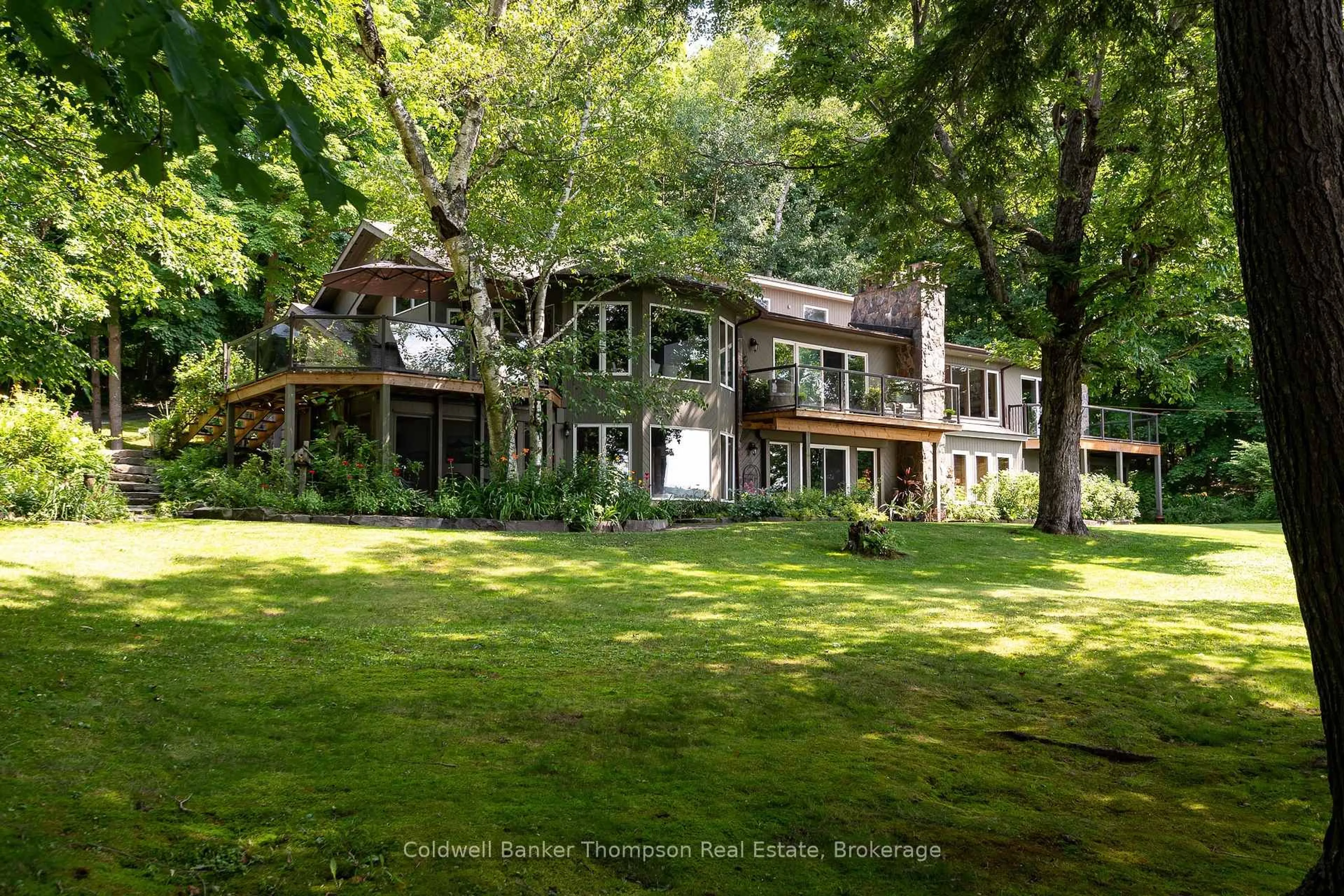 A pic from outside/outdoor area/front of a property/back of a property/a pic from drone, unknown for 54 Rowan Dr, Huntsville Ontario P1H 2J2