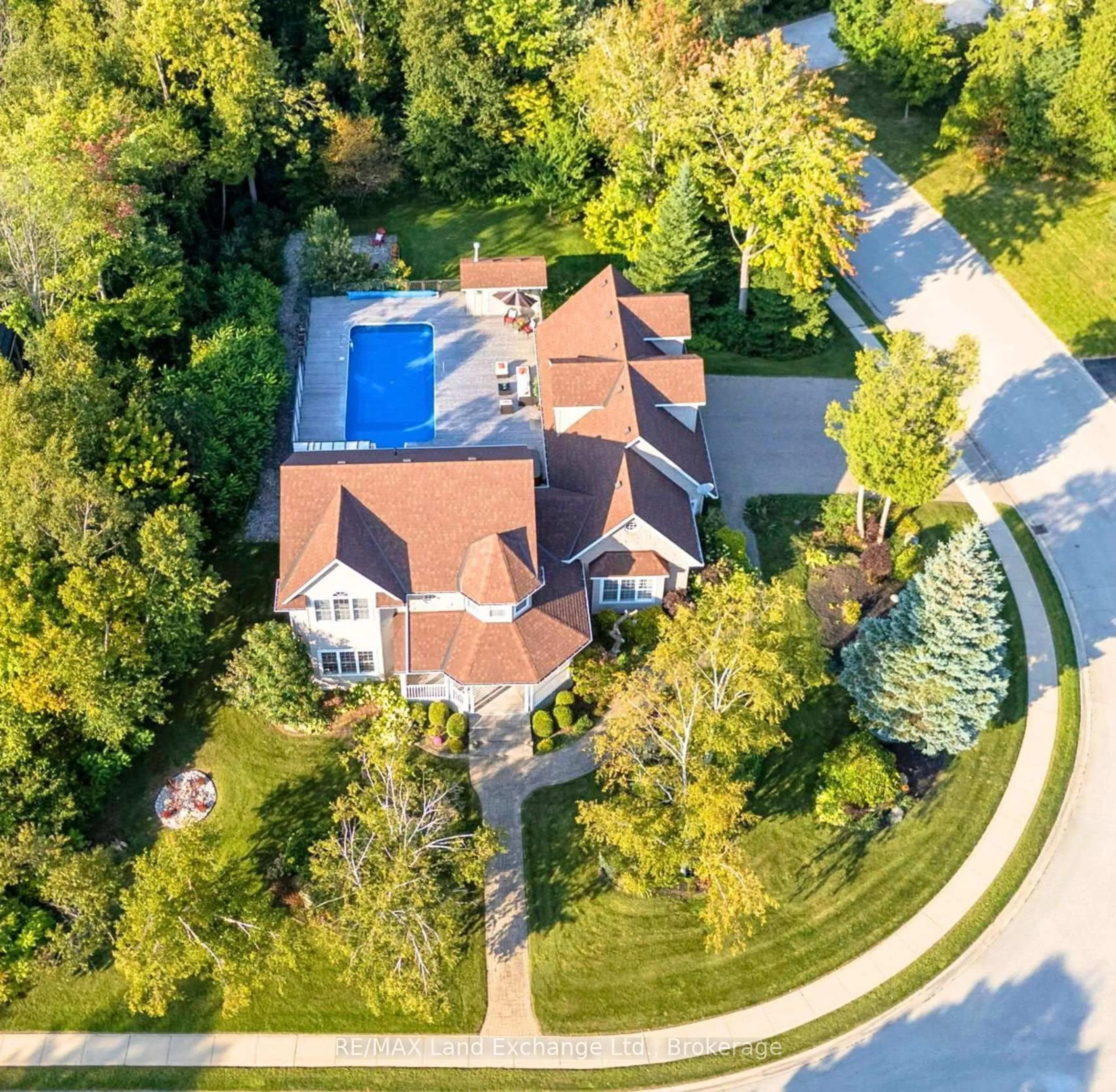 A pic from outside/outdoor area/front of a property/back of a property/a pic from drone, street for 169 Trillium Dr, Saugeen Shores Ontario N0H 2C2