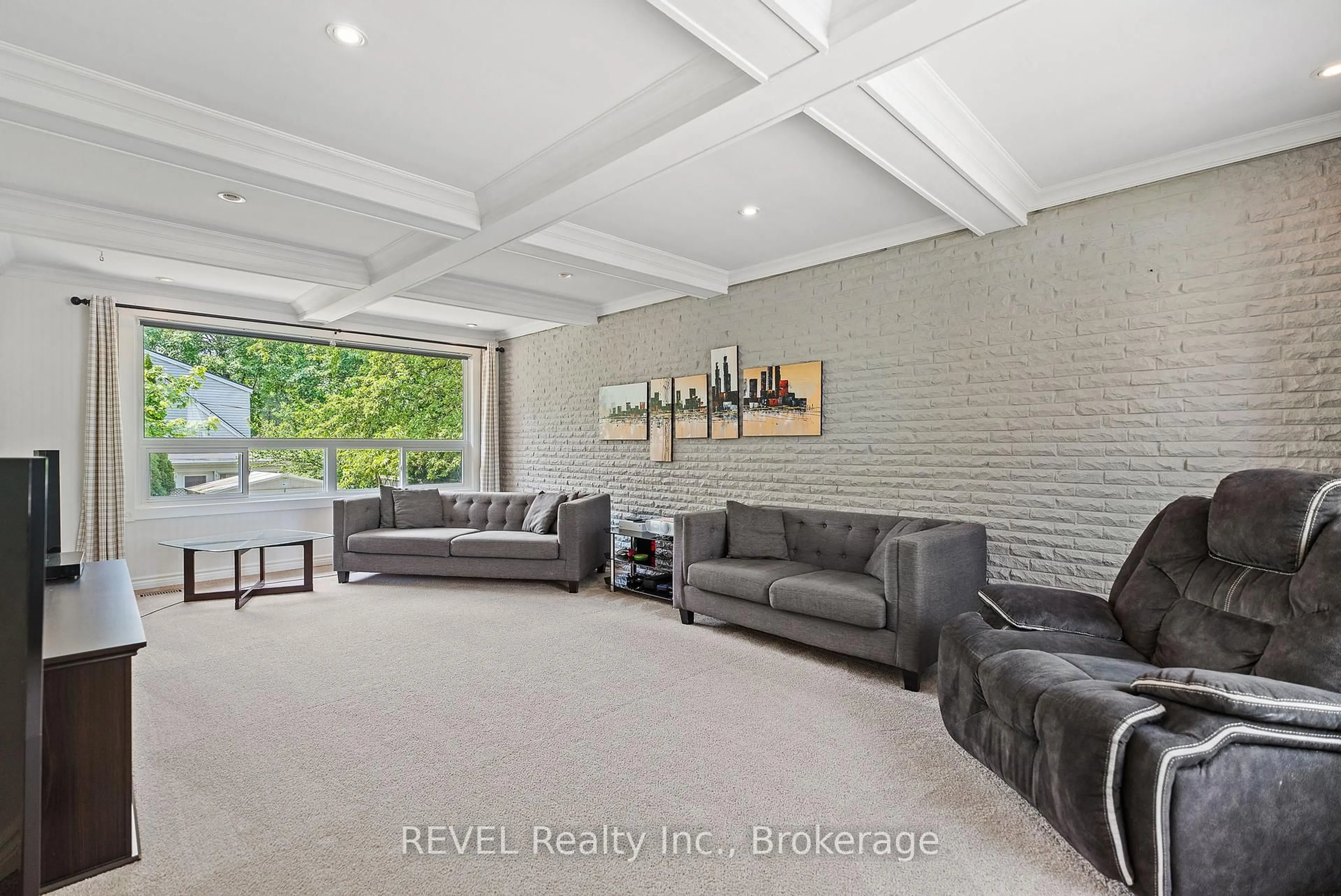 Living room with furniture, unknown for 115 Edgar St, Welland Ontario L3C 1S9