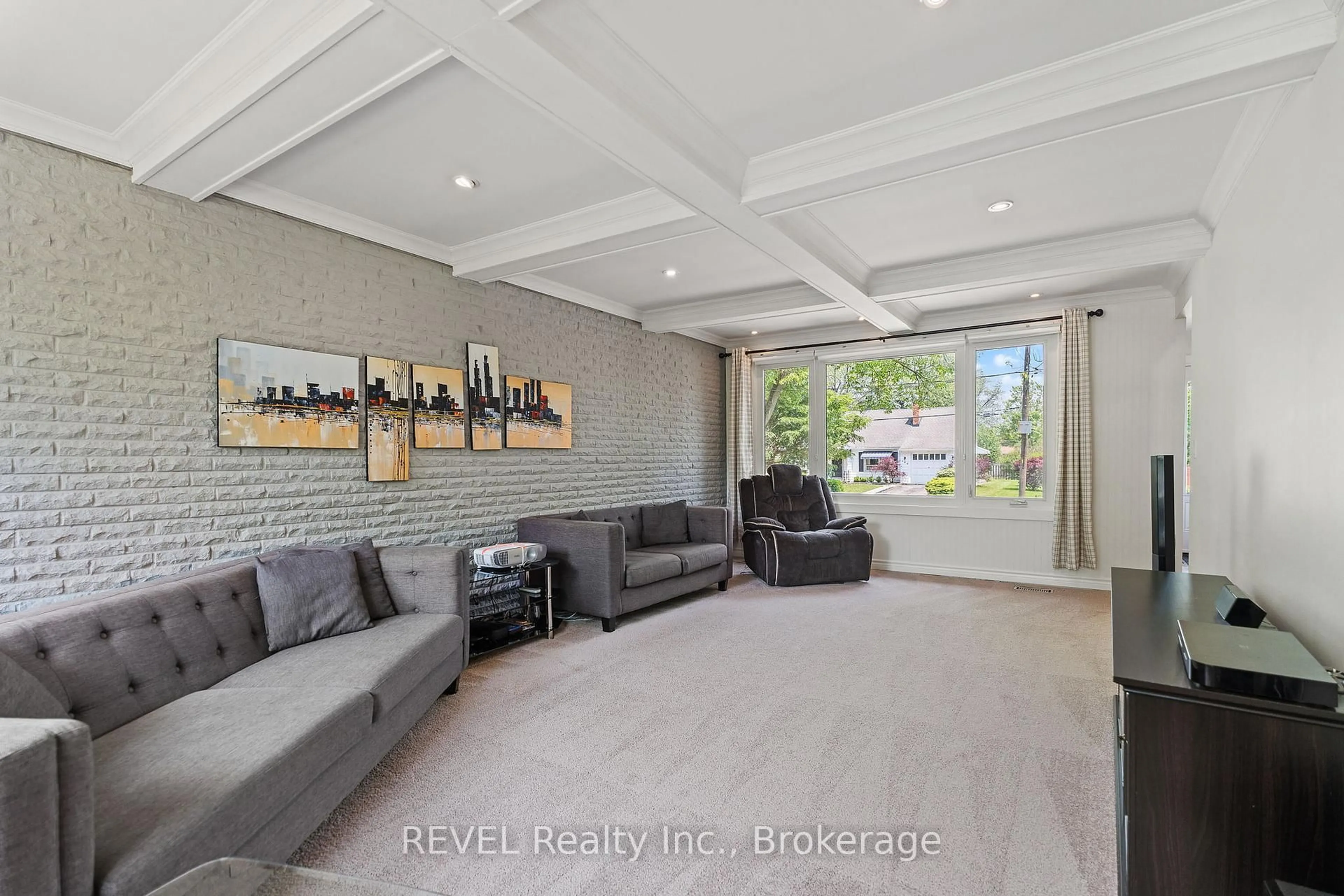 Living room with furniture, unknown for 115 Edgar St, Welland Ontario L3C 1S9