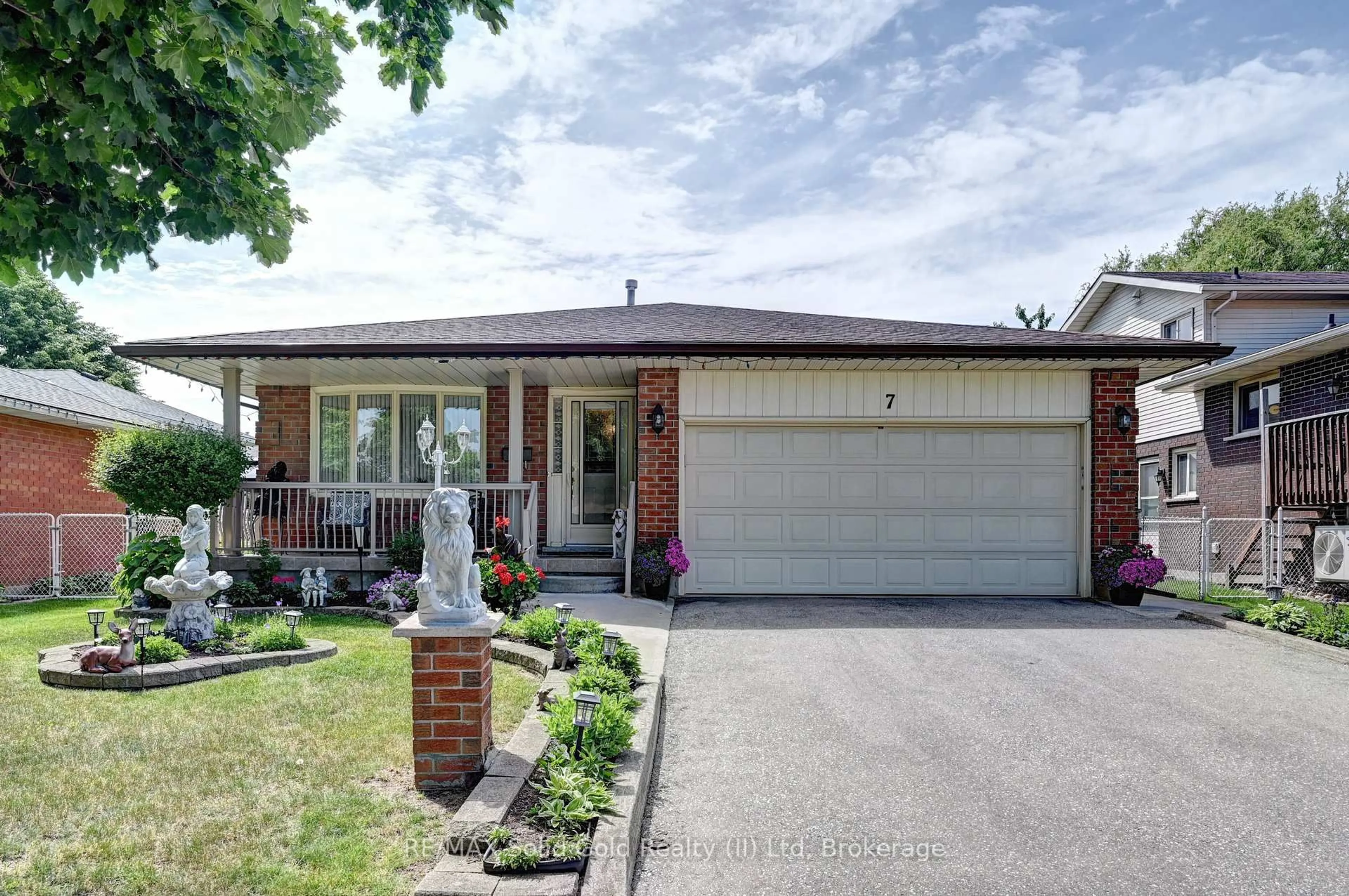 Home with brick exterior material, street for 7 Quaiser St, Kitchener Ontario N2A 3R5