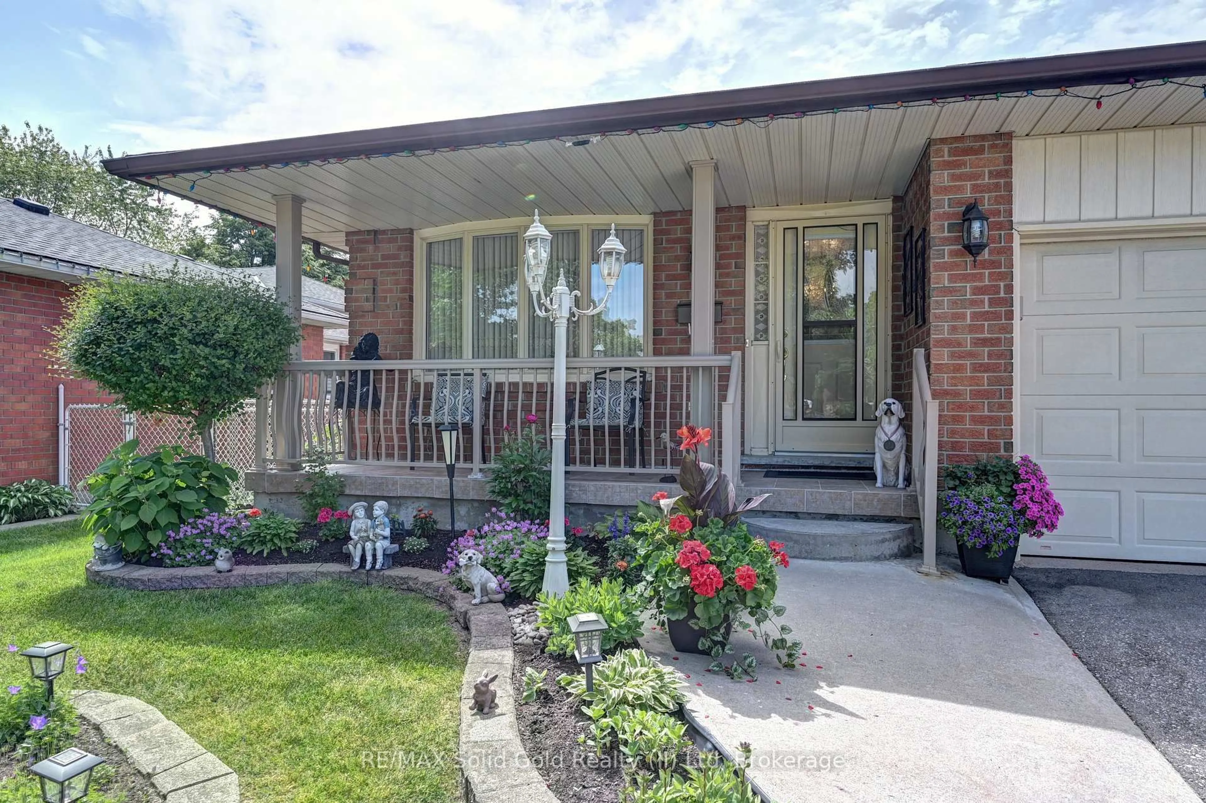 Home with brick exterior material, street for 7 Quaiser St, Kitchener Ontario N2A 3R5
