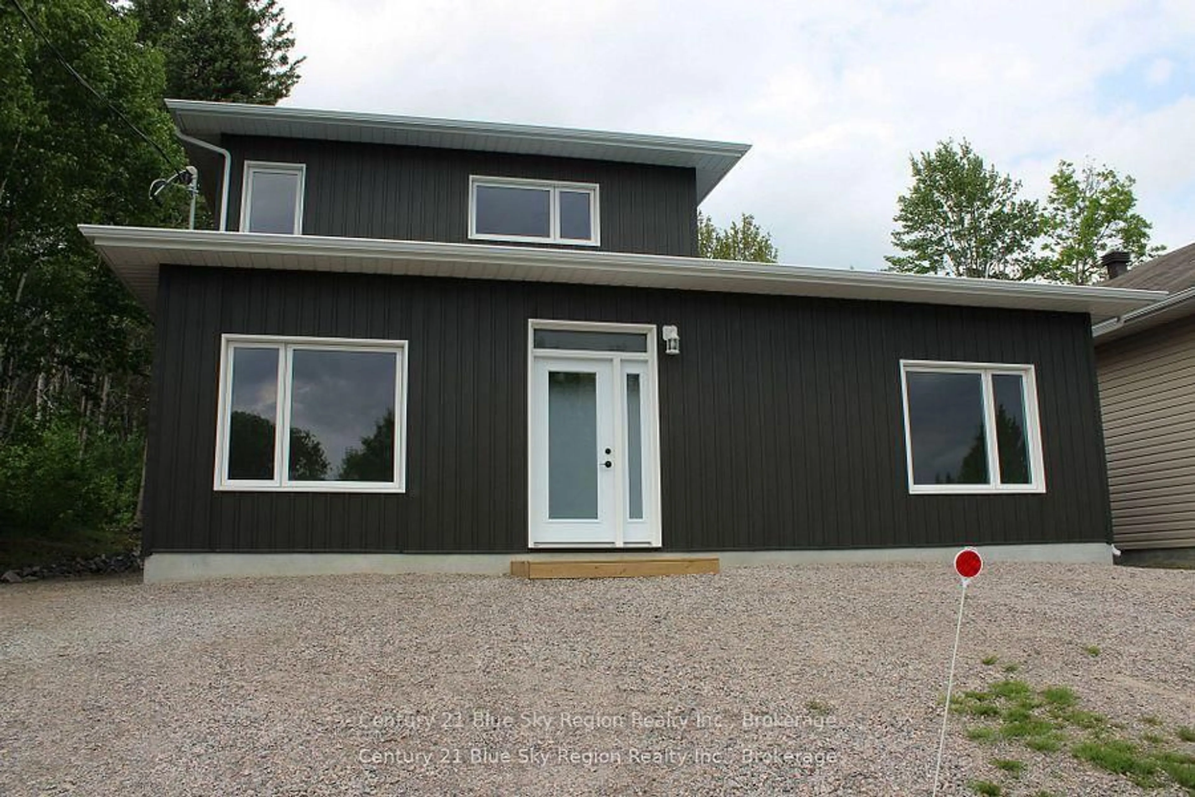 Home with vinyl exterior material, unknown for 16 Birch St, Powassan Ontario P0H 1Z0