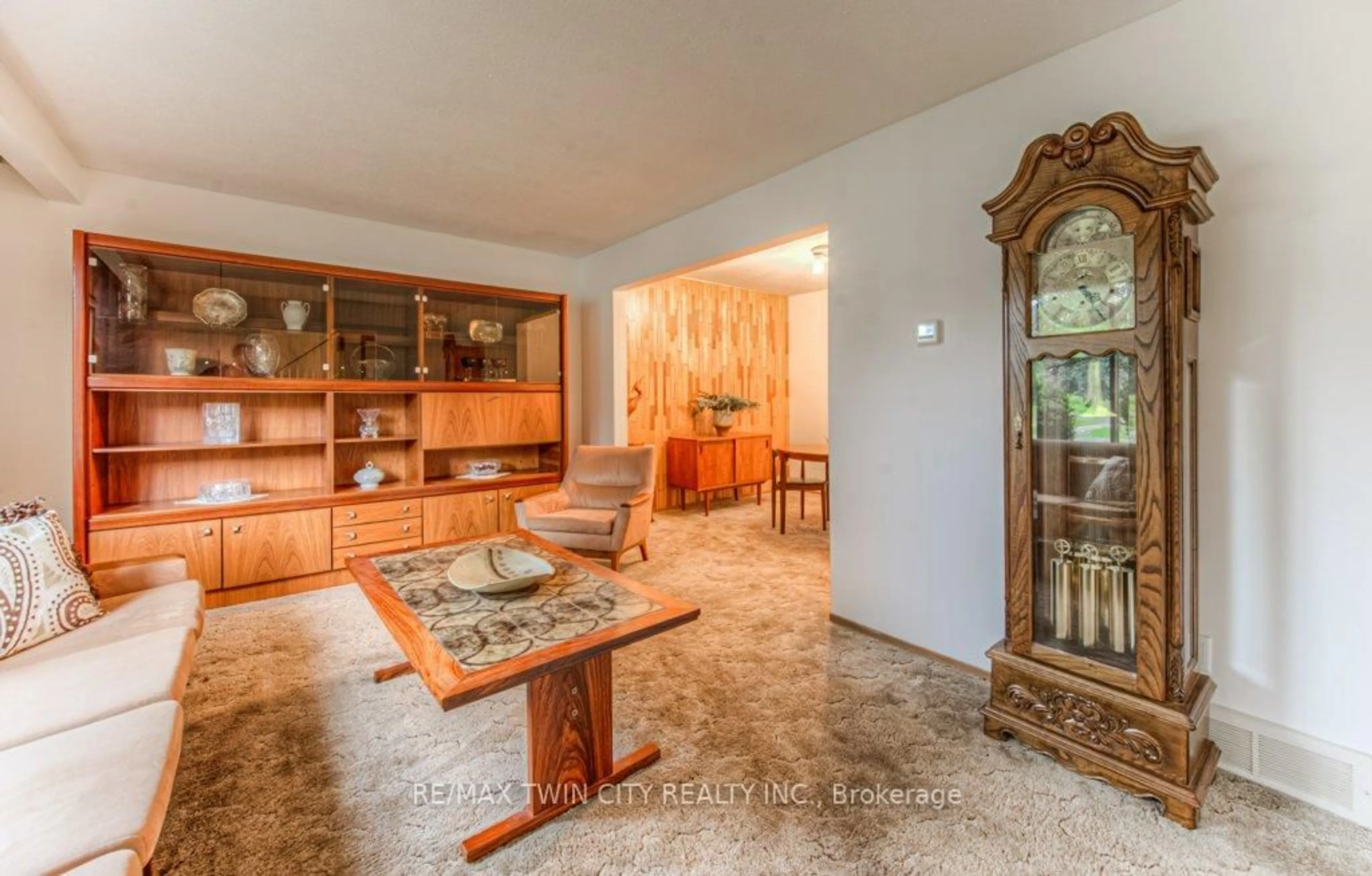 Indoor foyer for 91 Nathaniel Cres, Kitchener Ontario N2P 1L3