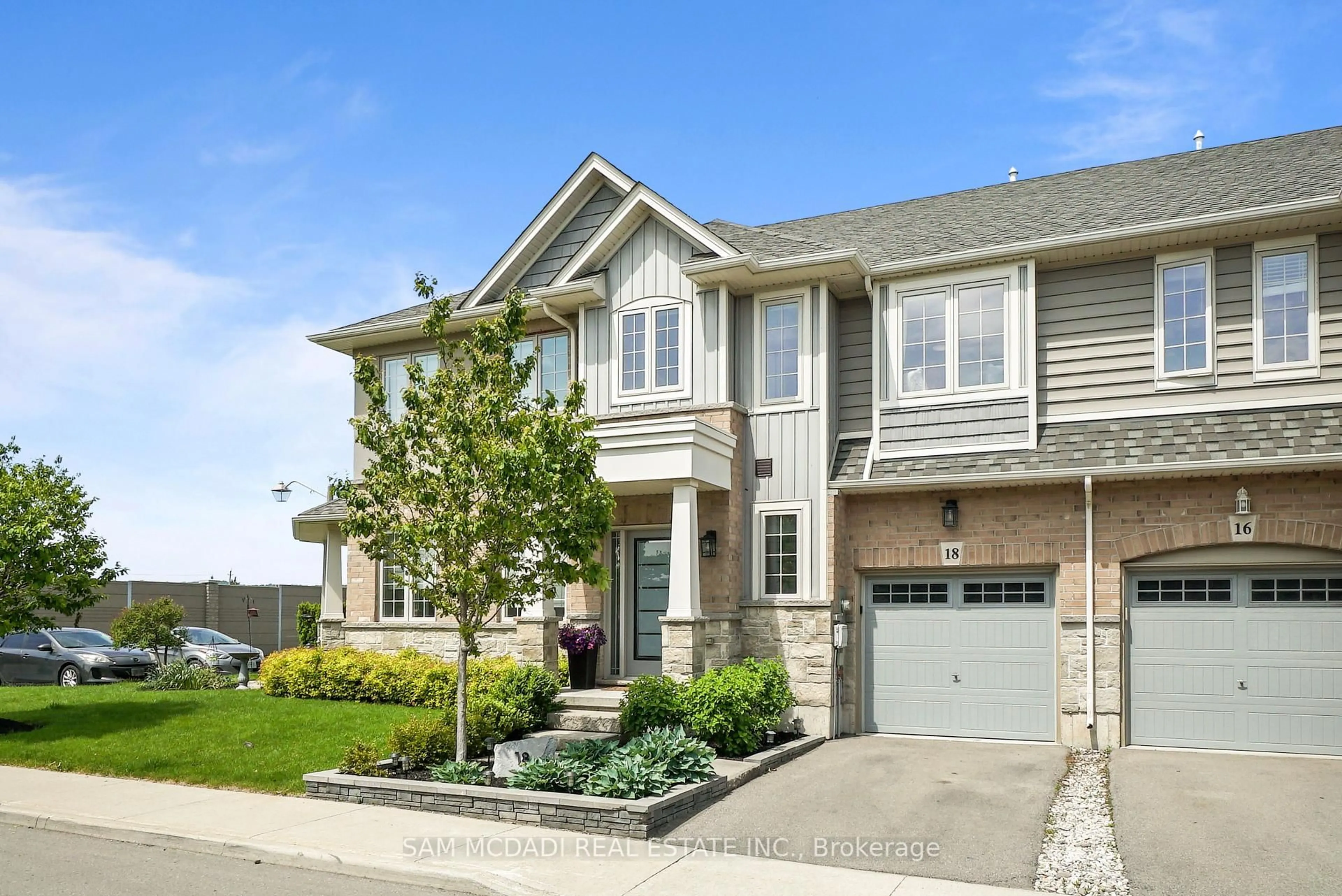 Home with vinyl exterior material, street for 18 BEAU CHATEL Lane, Grimsby Ontario L3M 0H4