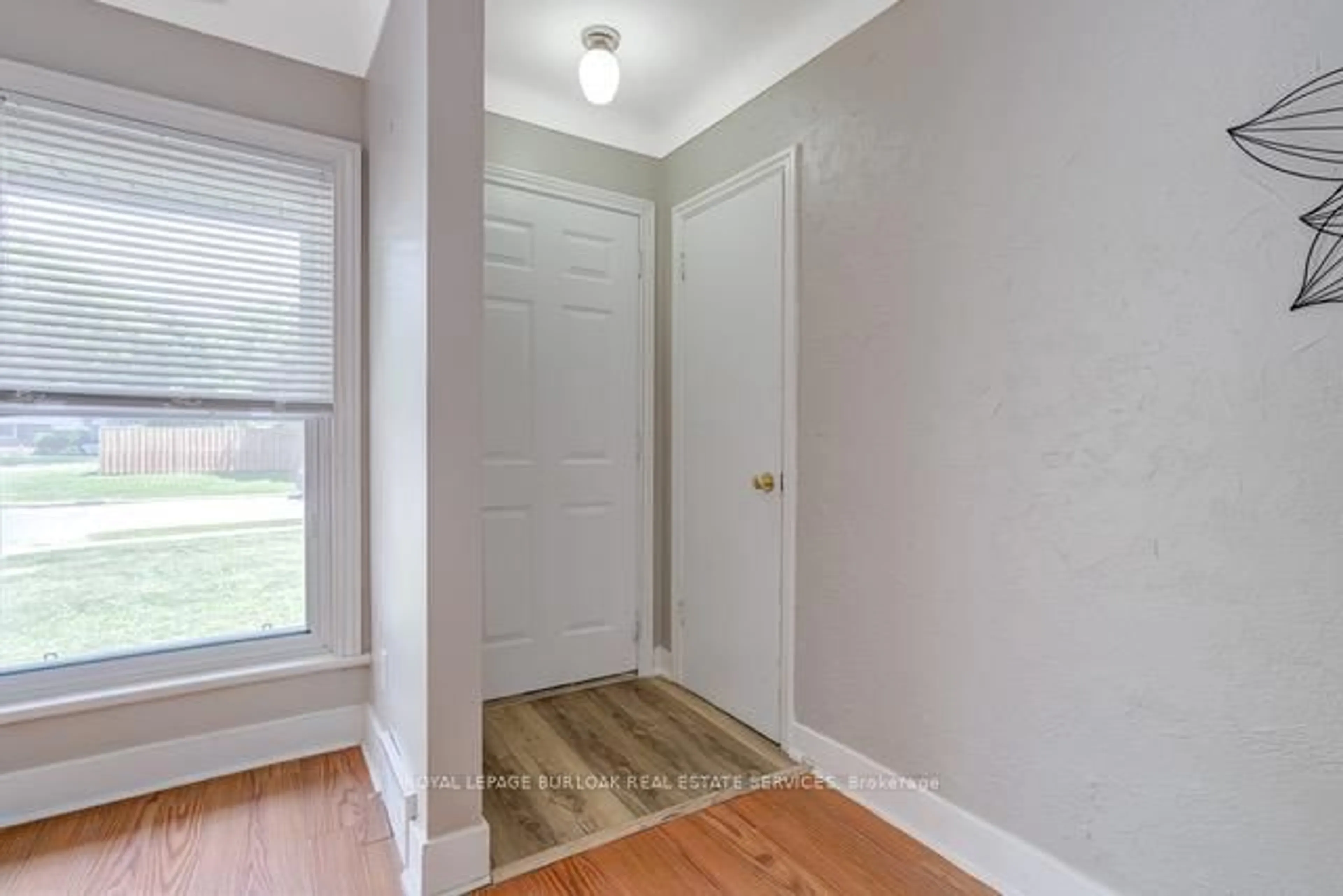 Indoor entryway for 14 Caroline St, St. Catharines Ontario L2T 3G1