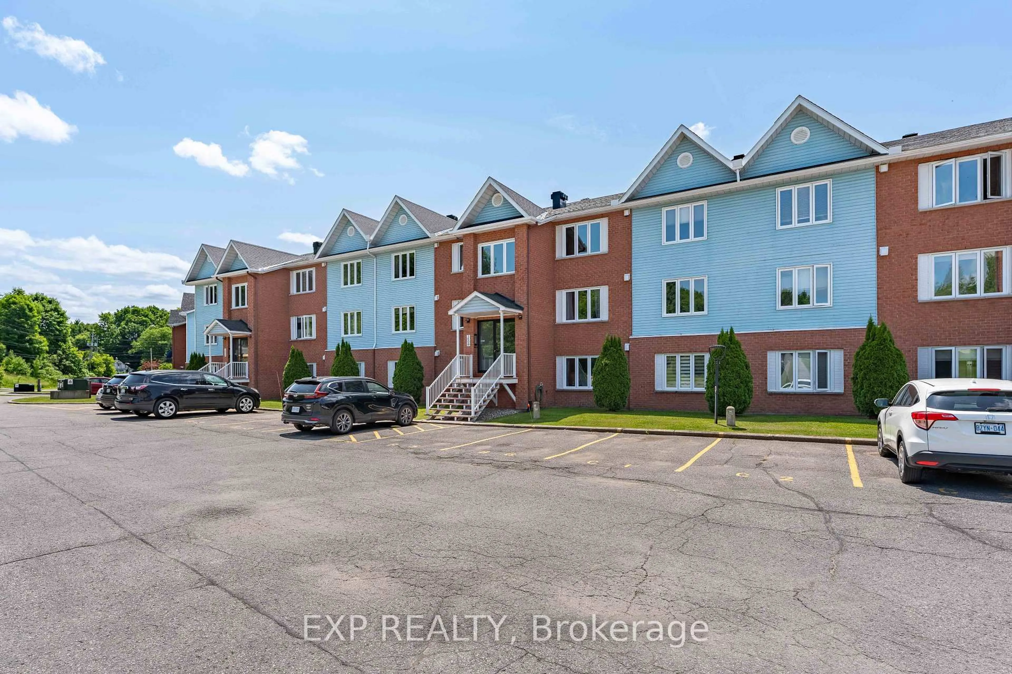 A pic from outside/outdoor area/front of a property/back of a property/a pic from drone, unknown for 160 EDWARDS St #B6, Clarence-Rockland Ontario K4K 1H9