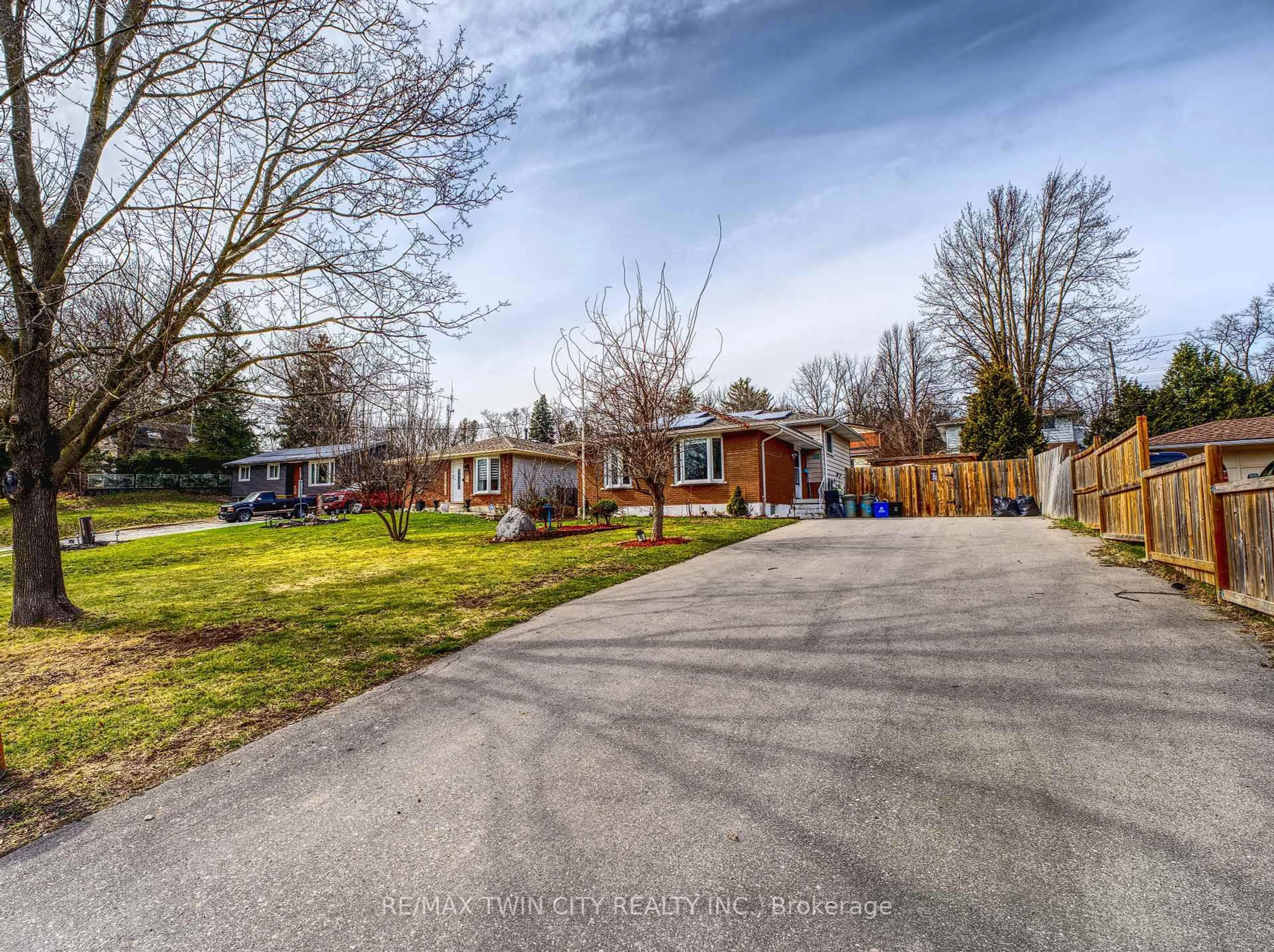 A pic from outside/outdoor area/front of a property/back of a property/a pic from drone, street for 26 Ashton Dr, Norfolk Ontario N3Y 2S4