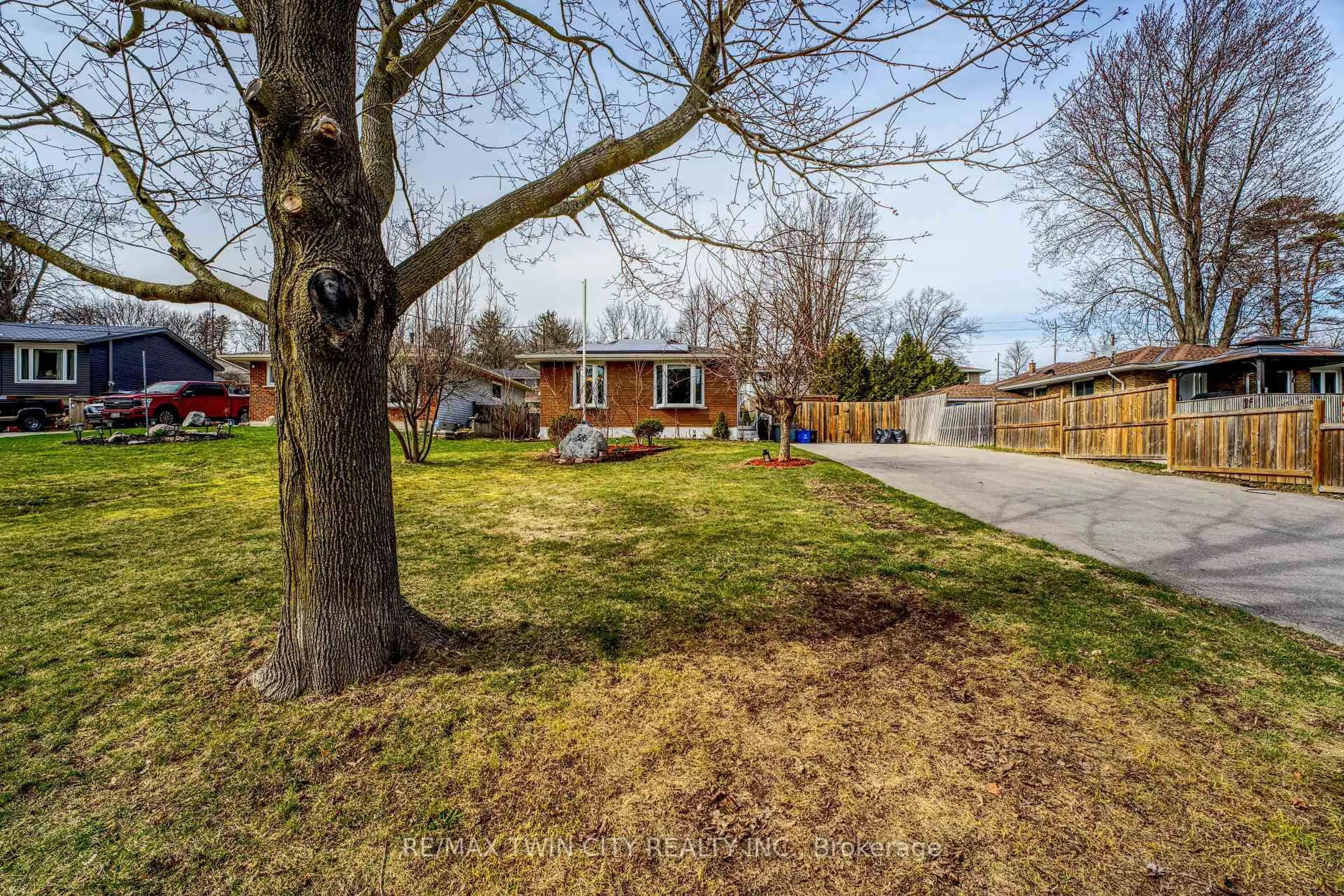 A pic from outside/outdoor area/front of a property/back of a property/a pic from drone, street for 26 Ashton Dr, Norfolk Ontario N3Y 2S4