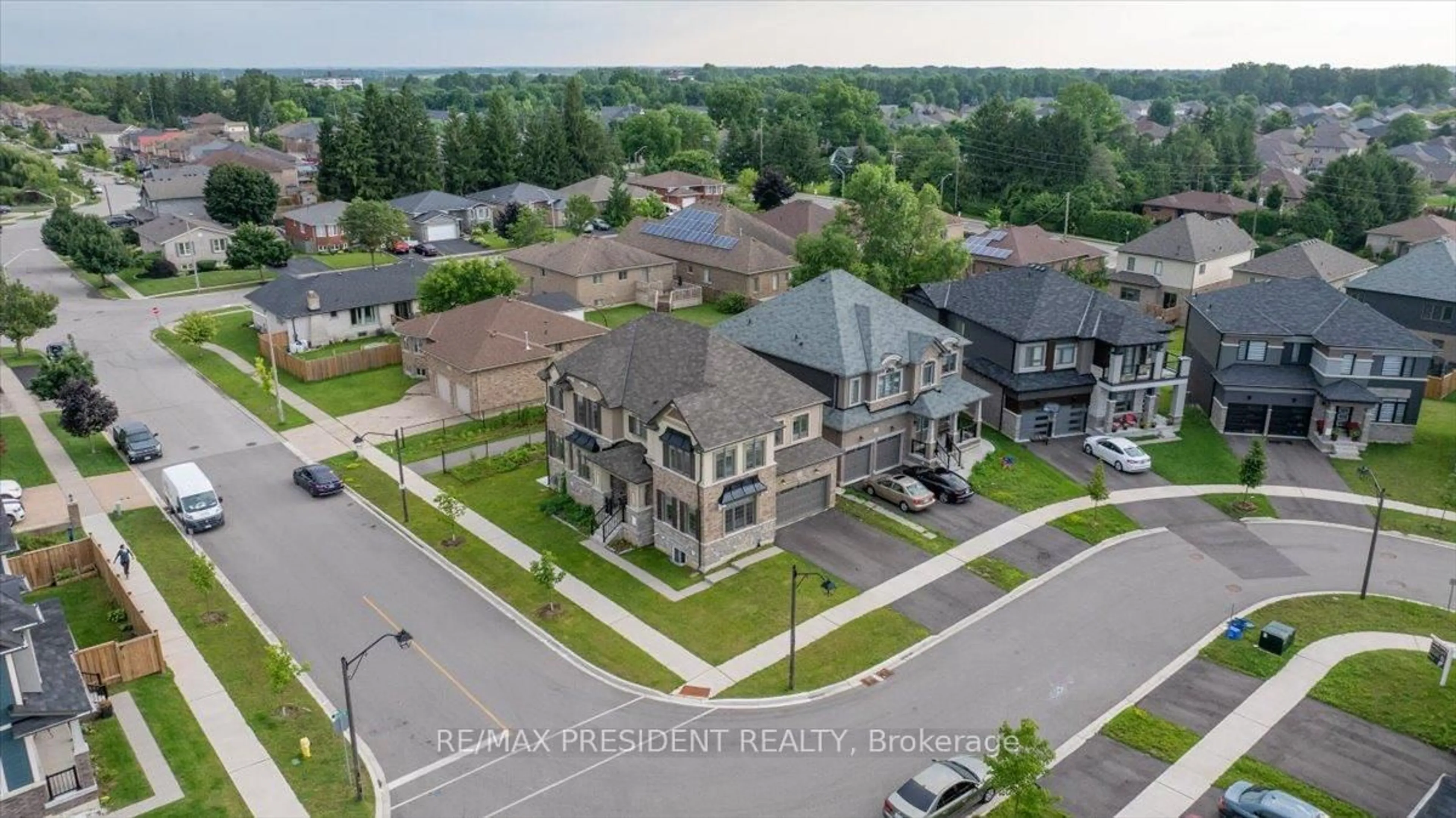 A pic from outside/outdoor area/front of a property/back of a property/a pic from drone, street for 22 Sleeth St, Brantford Ontario N3S 0J7